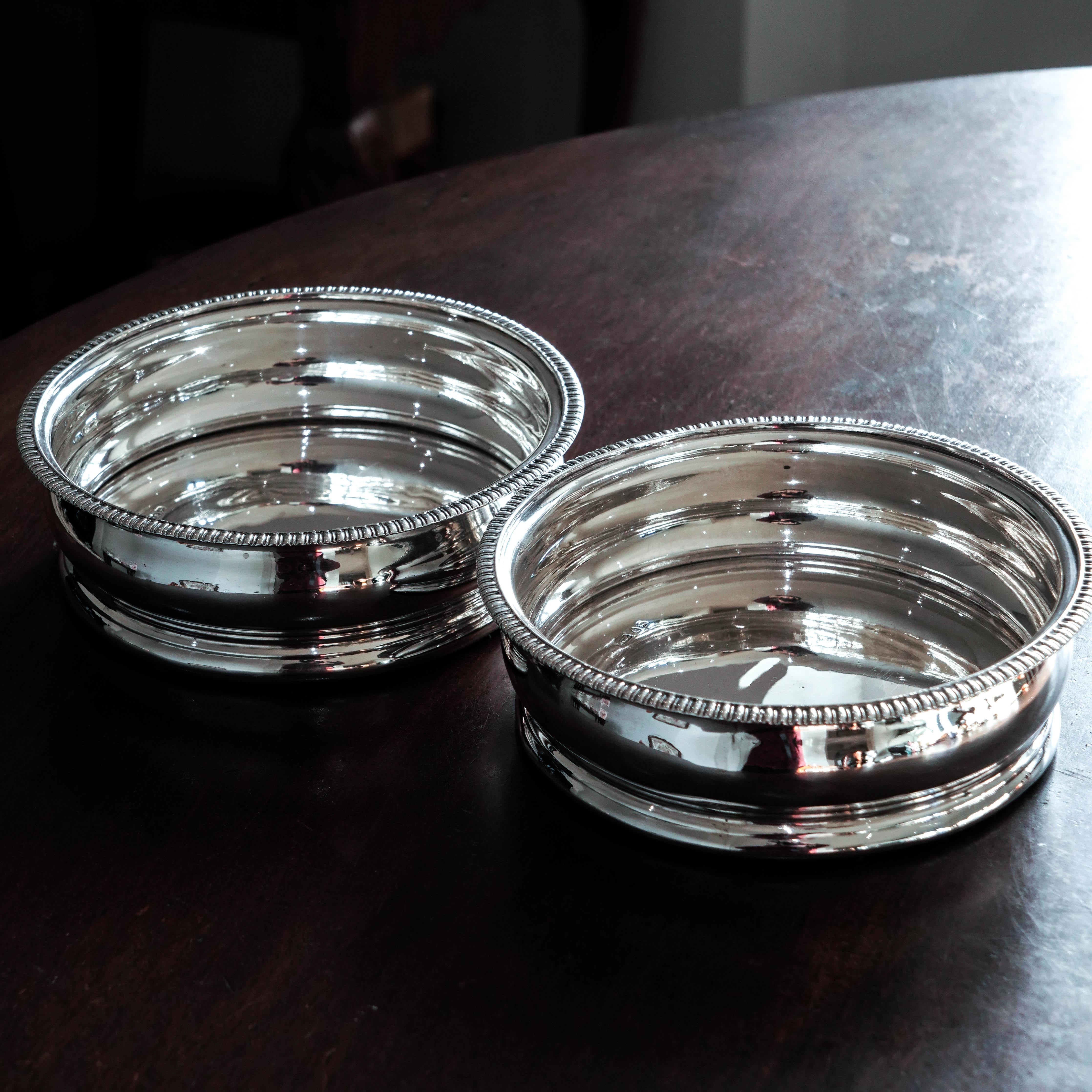 Antico sottobicchiere d'argento massiccio Georgiano Regency con base d'argento - William Eaton in vendita 10