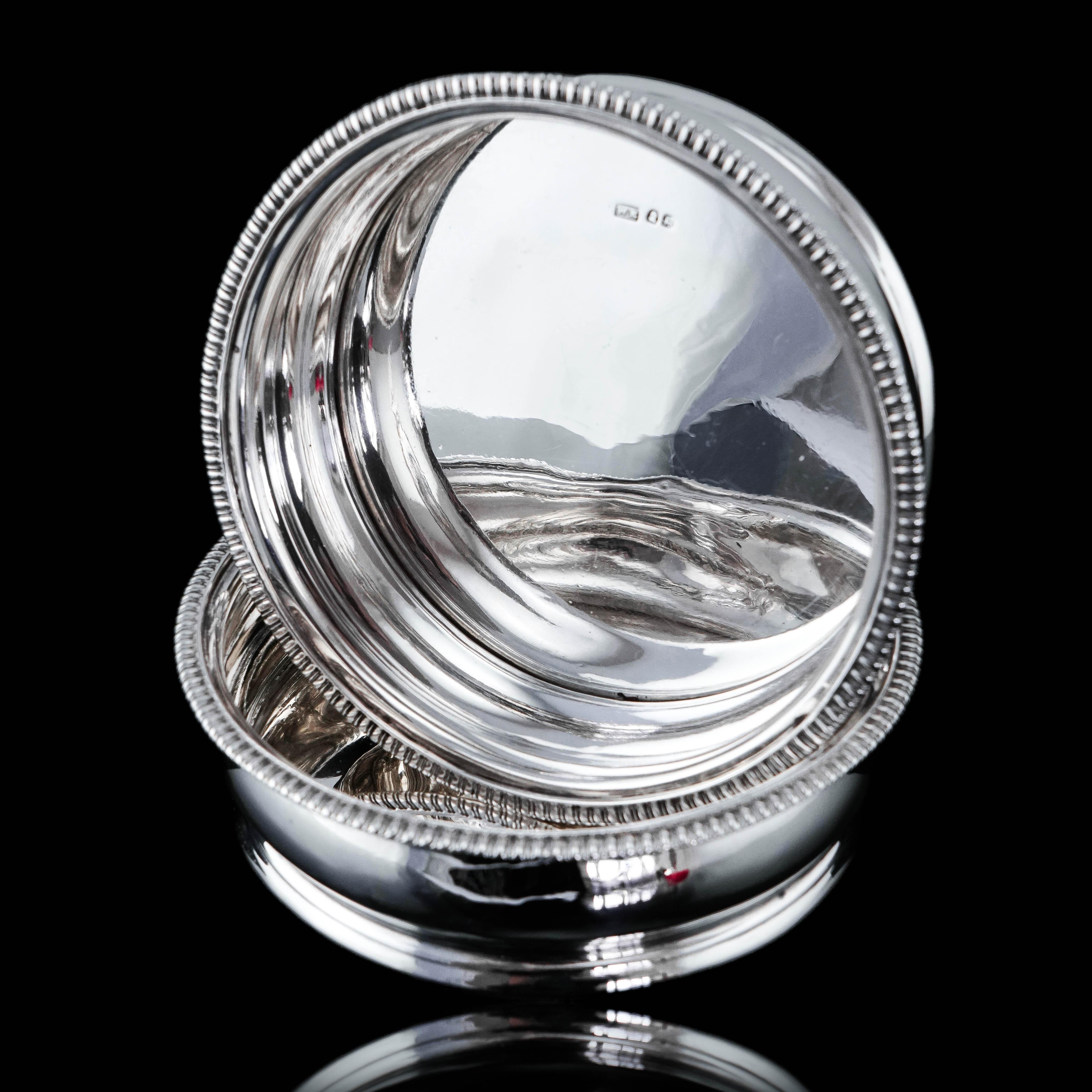 Antico sottobicchiere d'argento massiccio Georgiano Regency con base d'argento - William Eaton in vendita 4