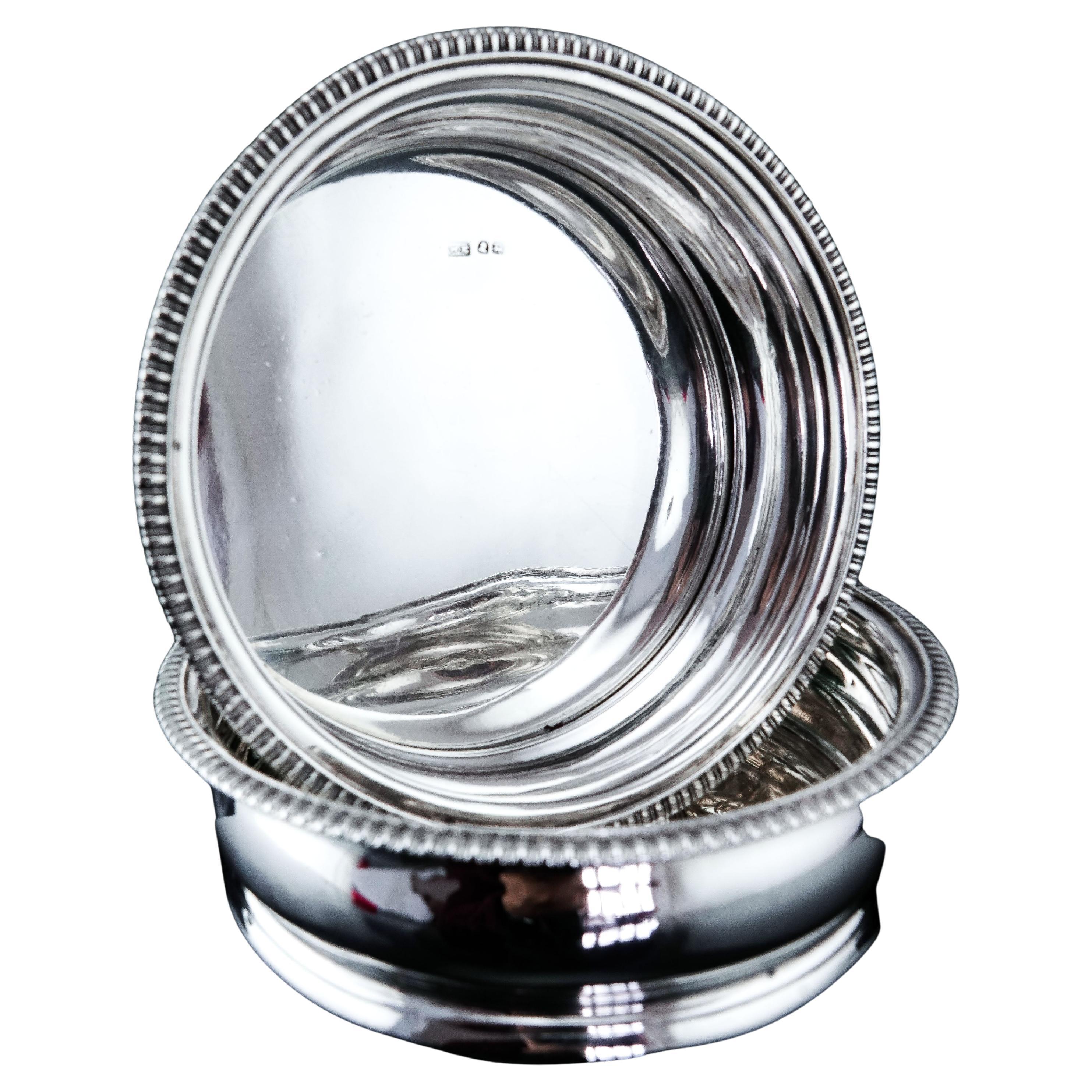 Antico sottobicchiere d
argento massiccio Georgiano Regency con base d
argento - William Eaton in vendita