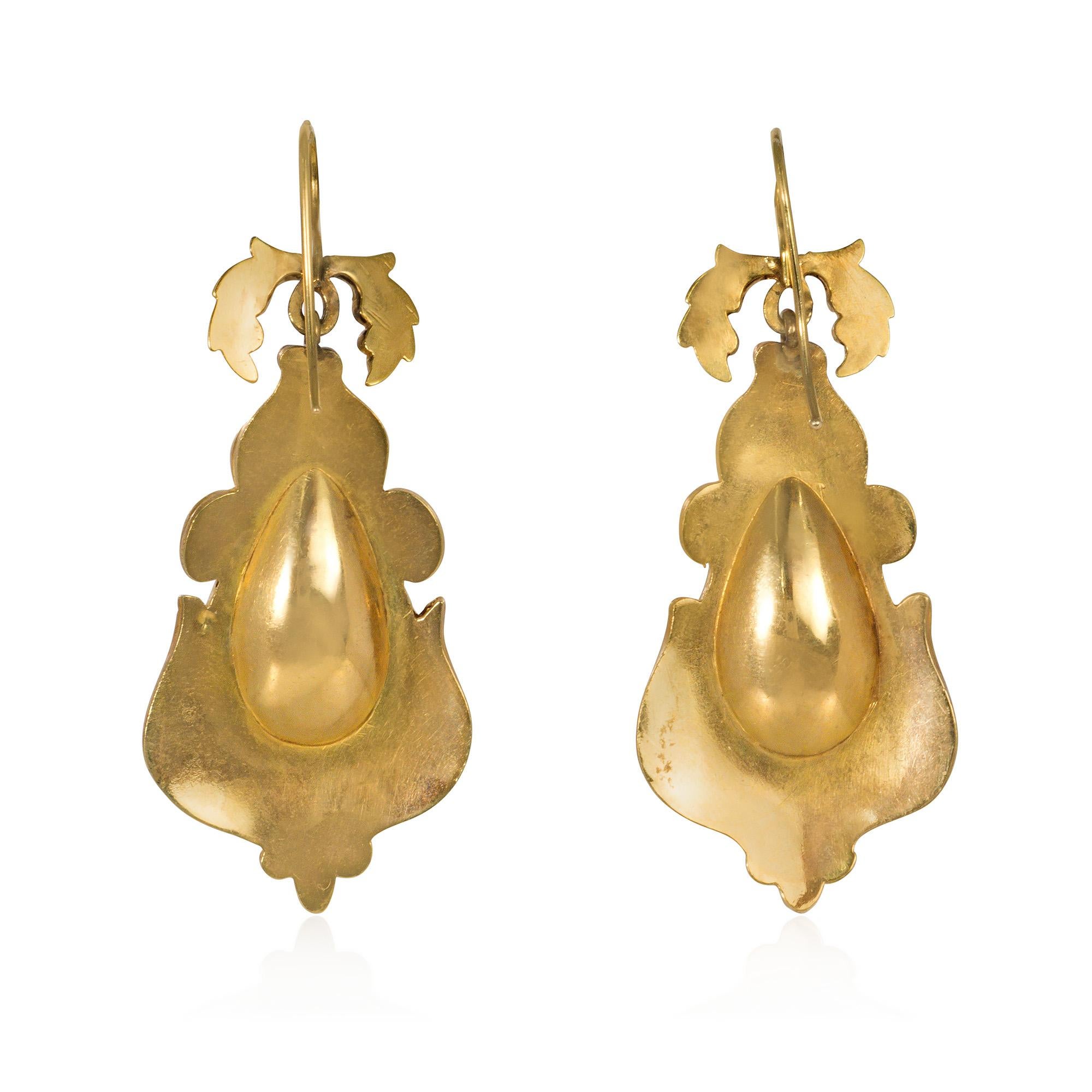Pear Cut Antique Georgian Repoussé Gold and Chrysoprase Pendant Earrings For Sale