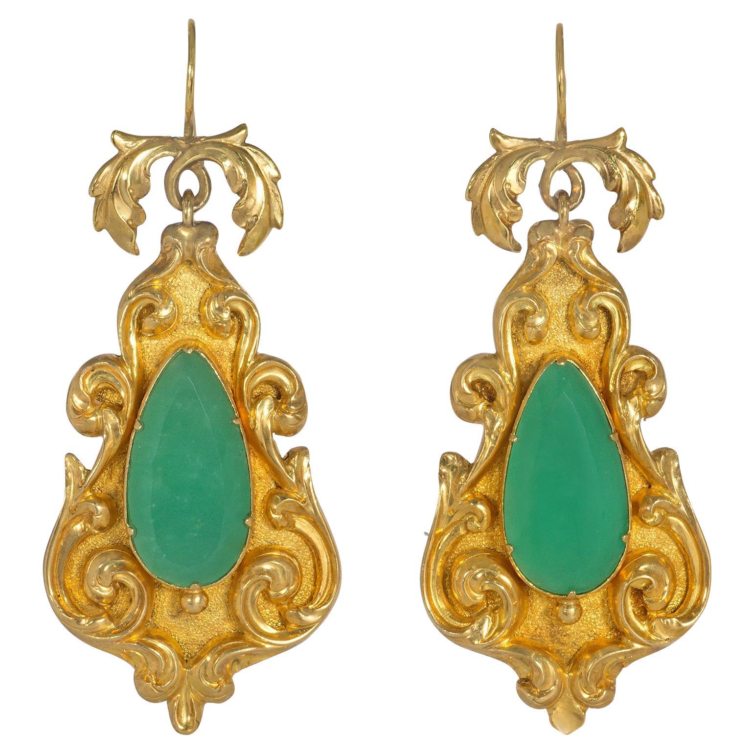 Antique Georgian Repoussé Gold and Chrysoprase Pendant Earrings For Sale