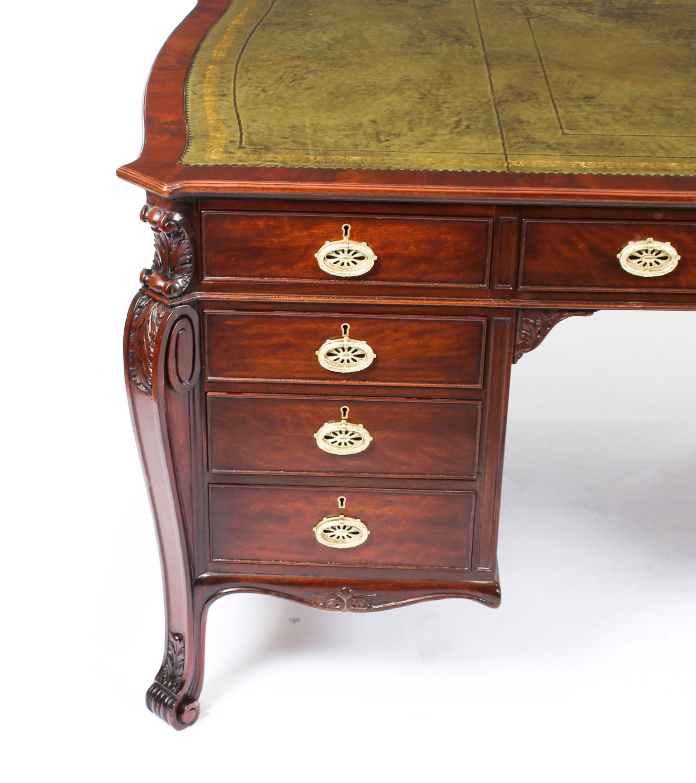 Antique Georgian Revival Mahogany Partners Pedestal Desk, 19th Century In Good Condition In London, GB