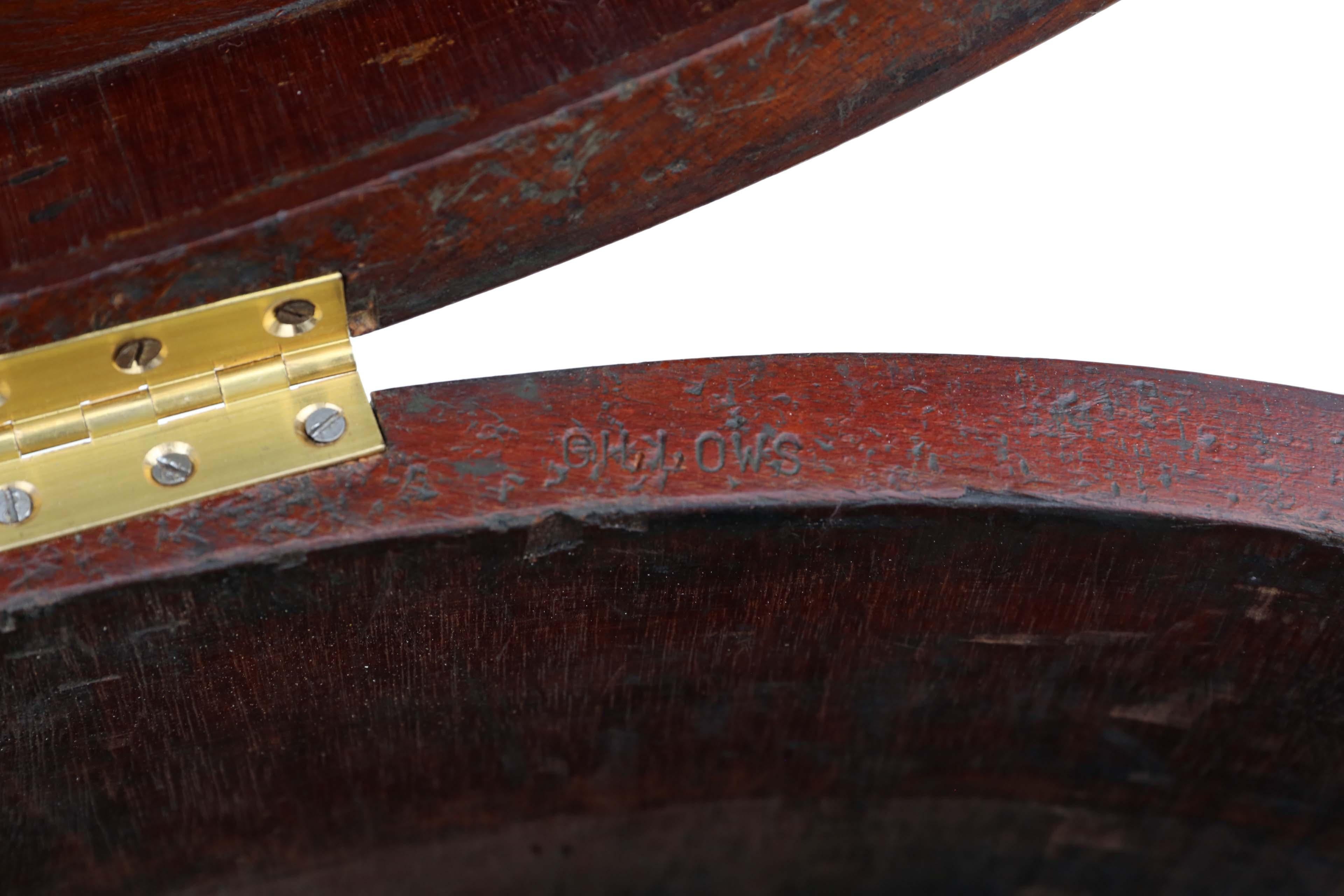 Antique Revival Géorgien Paire d'armoires Cellarettes en acajou marqueté en vente 1