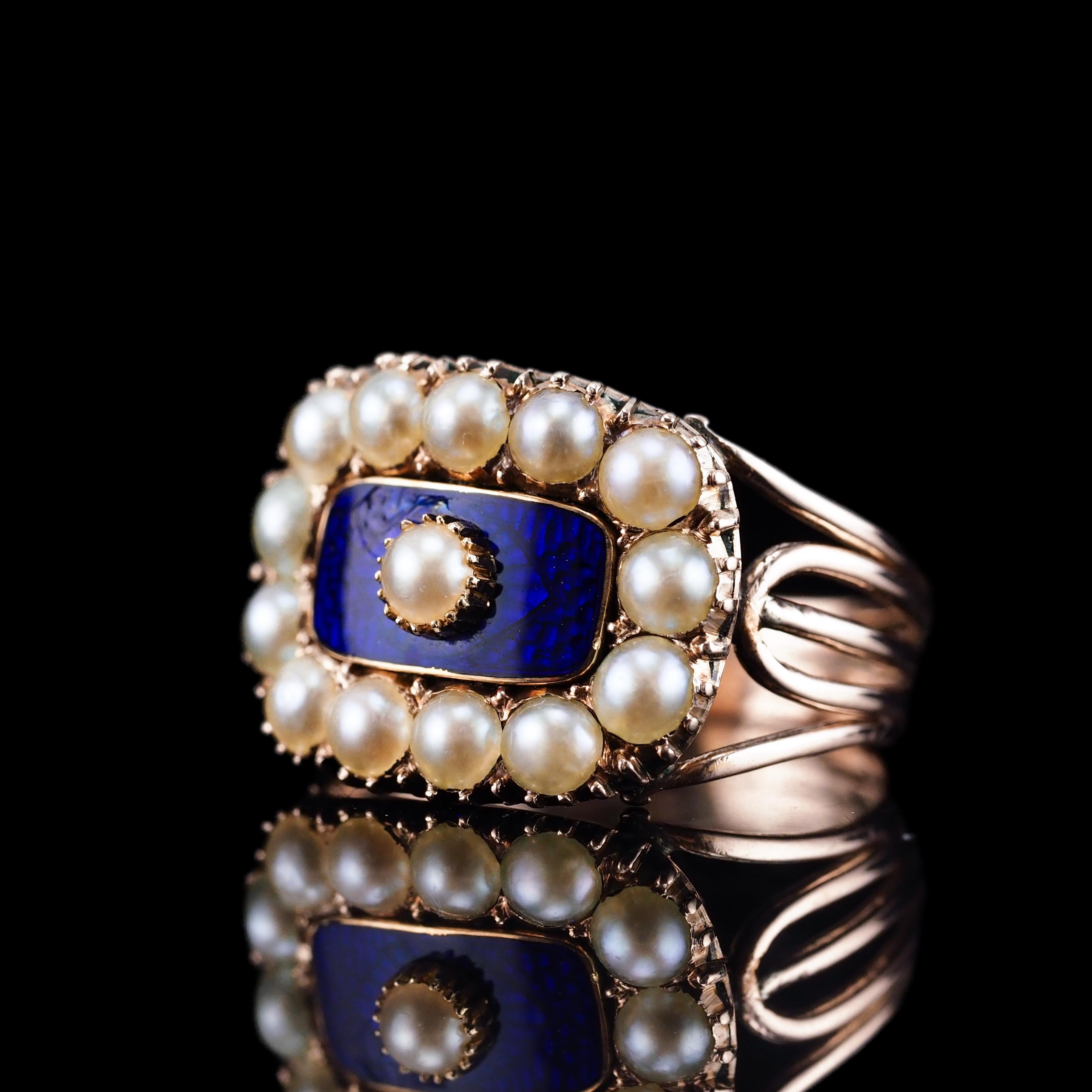 Bague géorgienne ancienne en or 14 carats, émail bleu et perles naturelles, c. 1800 en vente 9