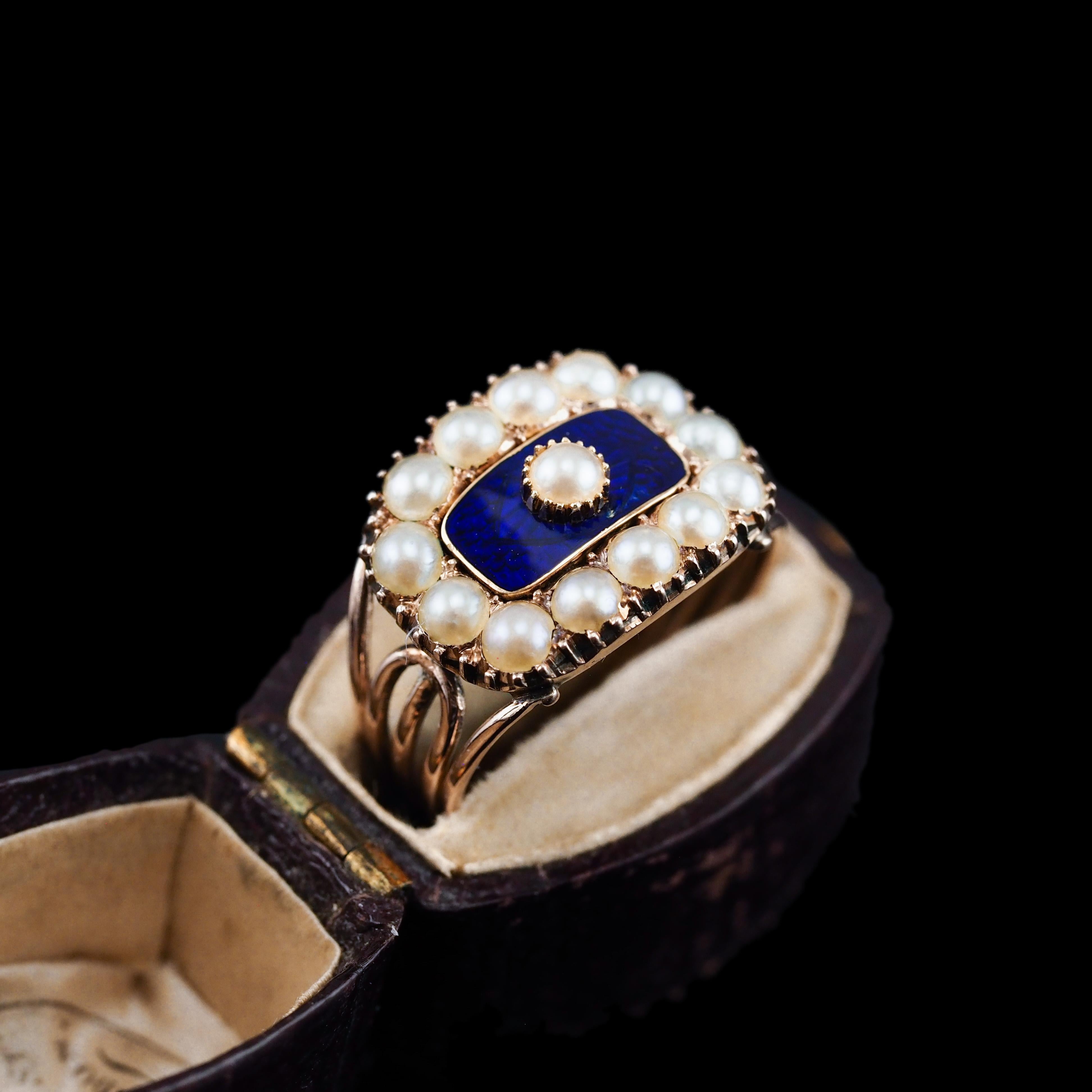 Bague géorgienne ancienne en or 14 carats, émail bleu et perles naturelles, c. 1800 en vente 11