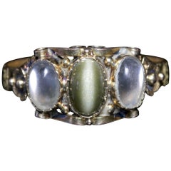 Antique Georgian Ring Cats Eye Moonstone 18 Carat Gold, circa 1830