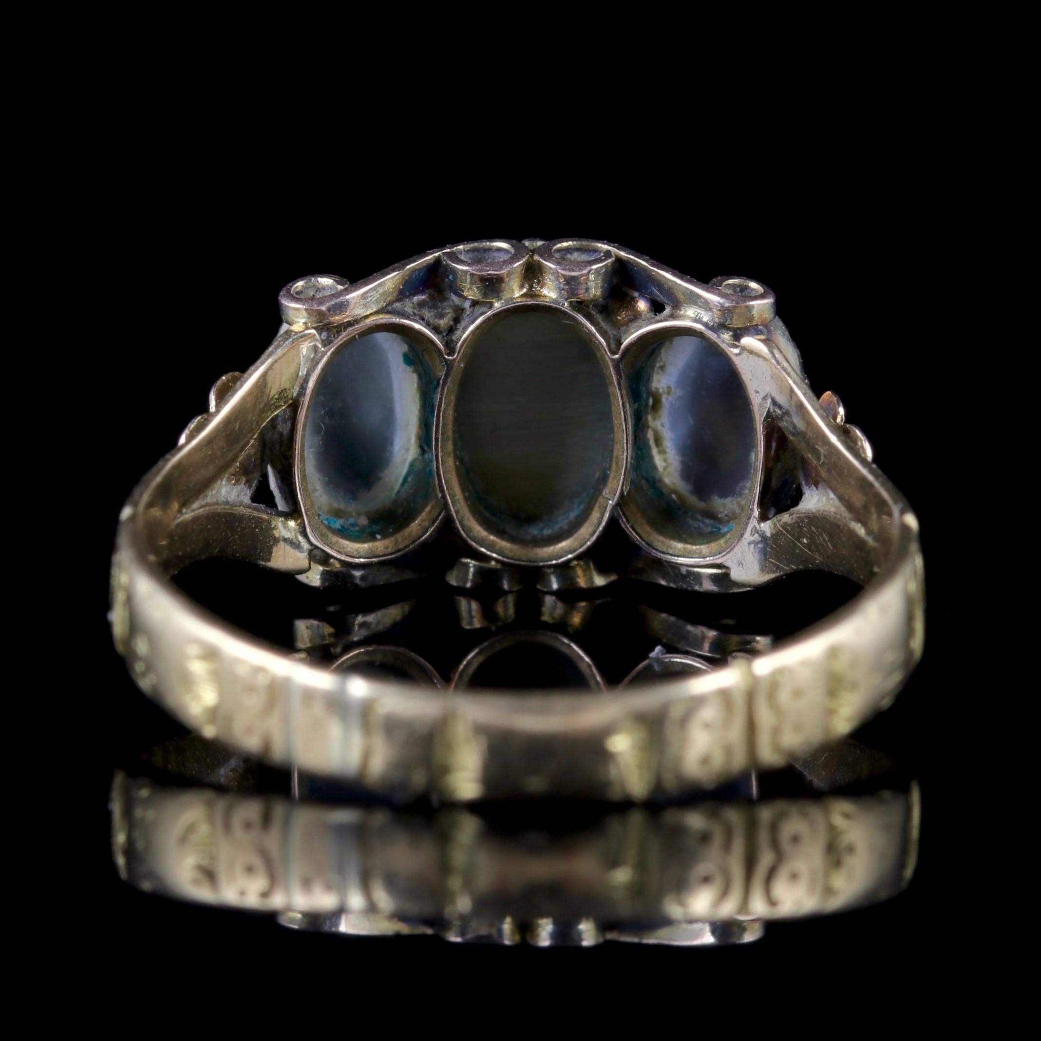 Antique Georgian Ring Cats Eye Moonstone 18 Carat Gold, circa 1830 In Excellent Condition In Lancaster, Lancashire