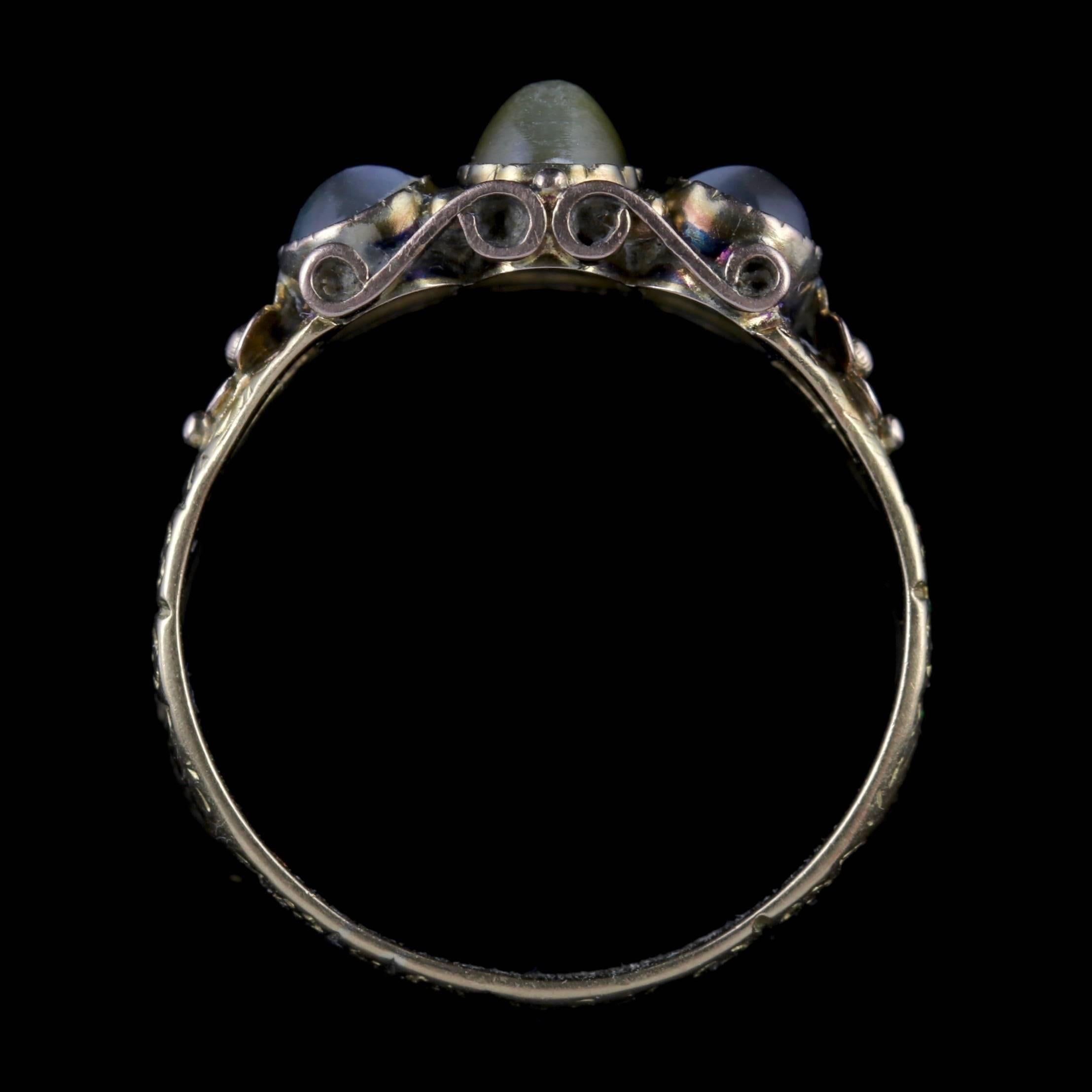 Antique Georgian Ring Cats Eye Moonstone 18 Carat Gold, circa 1830 1