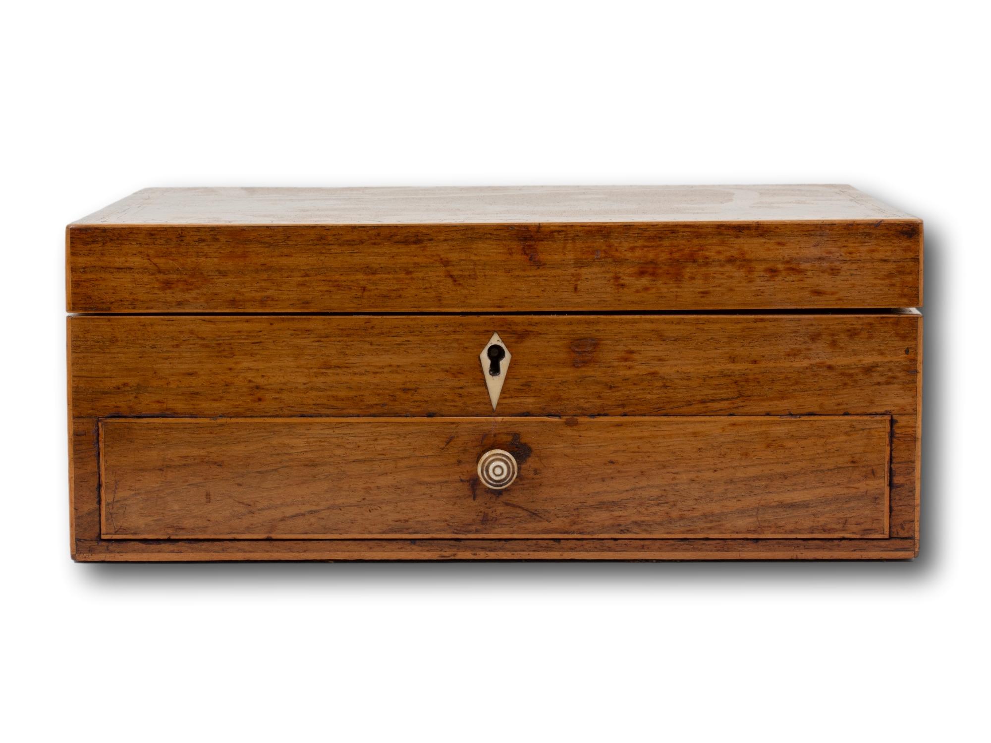 Antiguo Costurero Georgiano de Palisandro Madera en venta