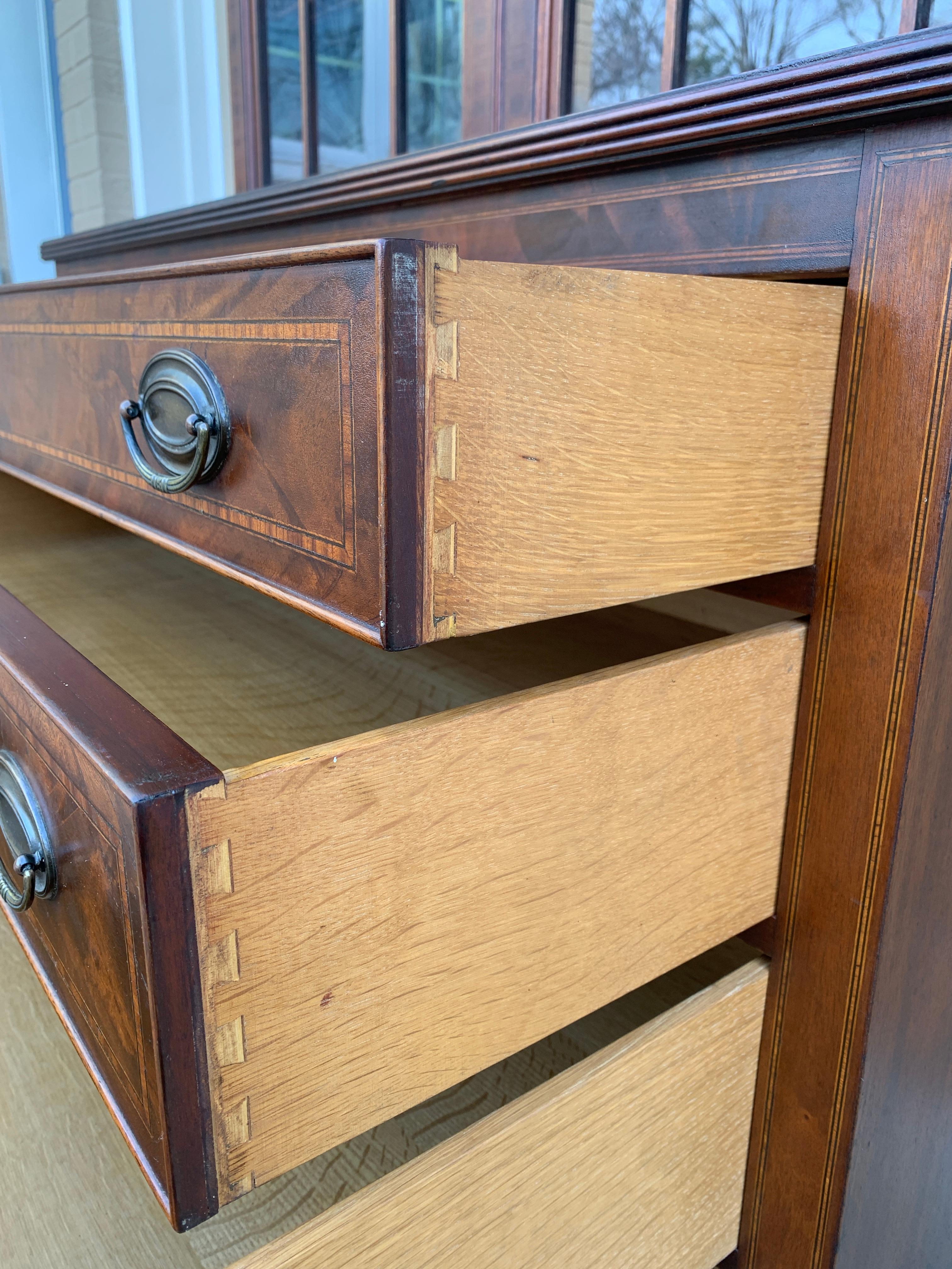 Antike georgische Satinwood Banded geschnitzt Mahagoni Breakfront Bücherregal Schrank im Angebot 4