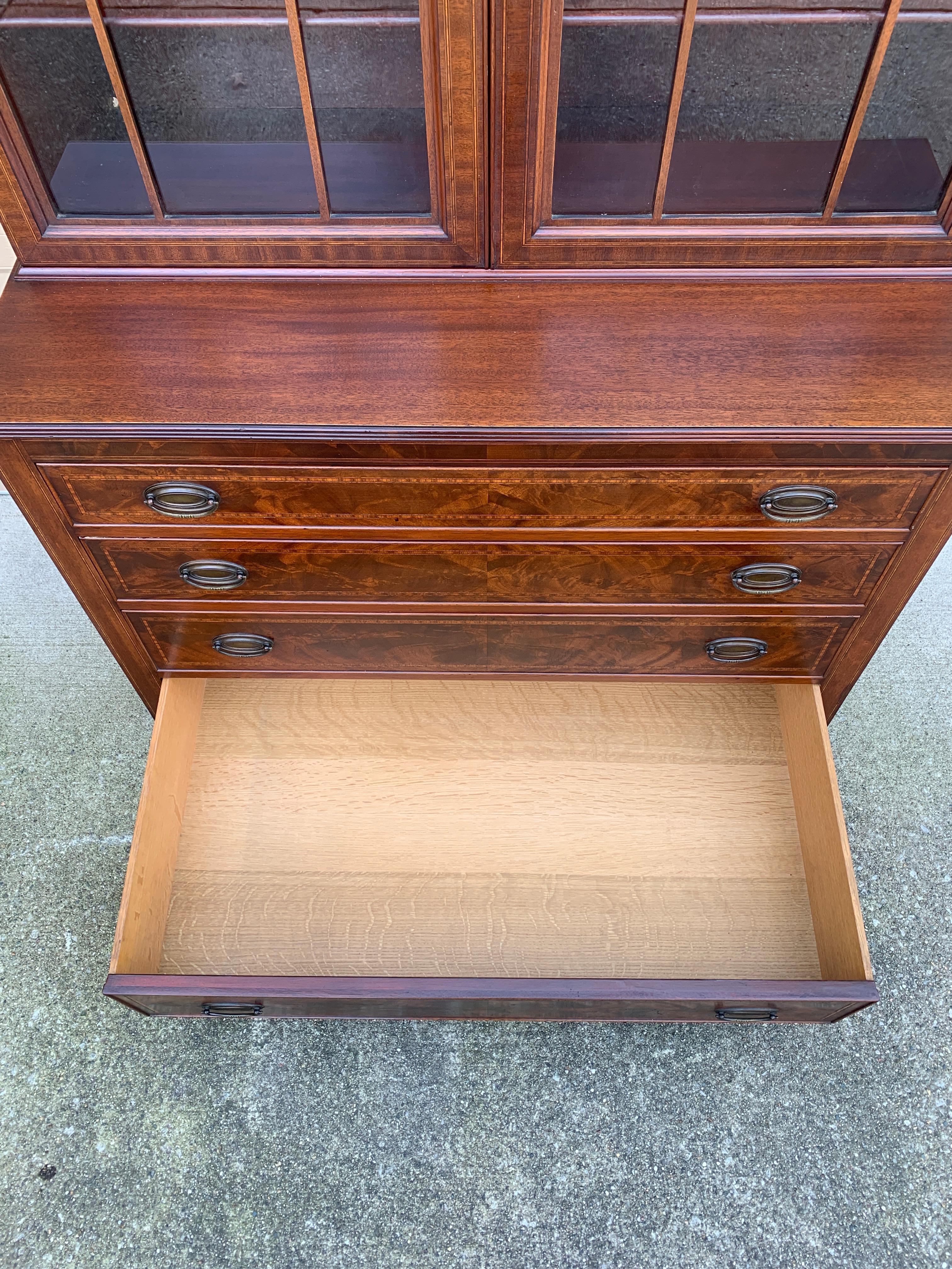 Antike georgische Satinwood Banded geschnitzt Mahagoni Breakfront Bücherregal Schrank im Angebot 5