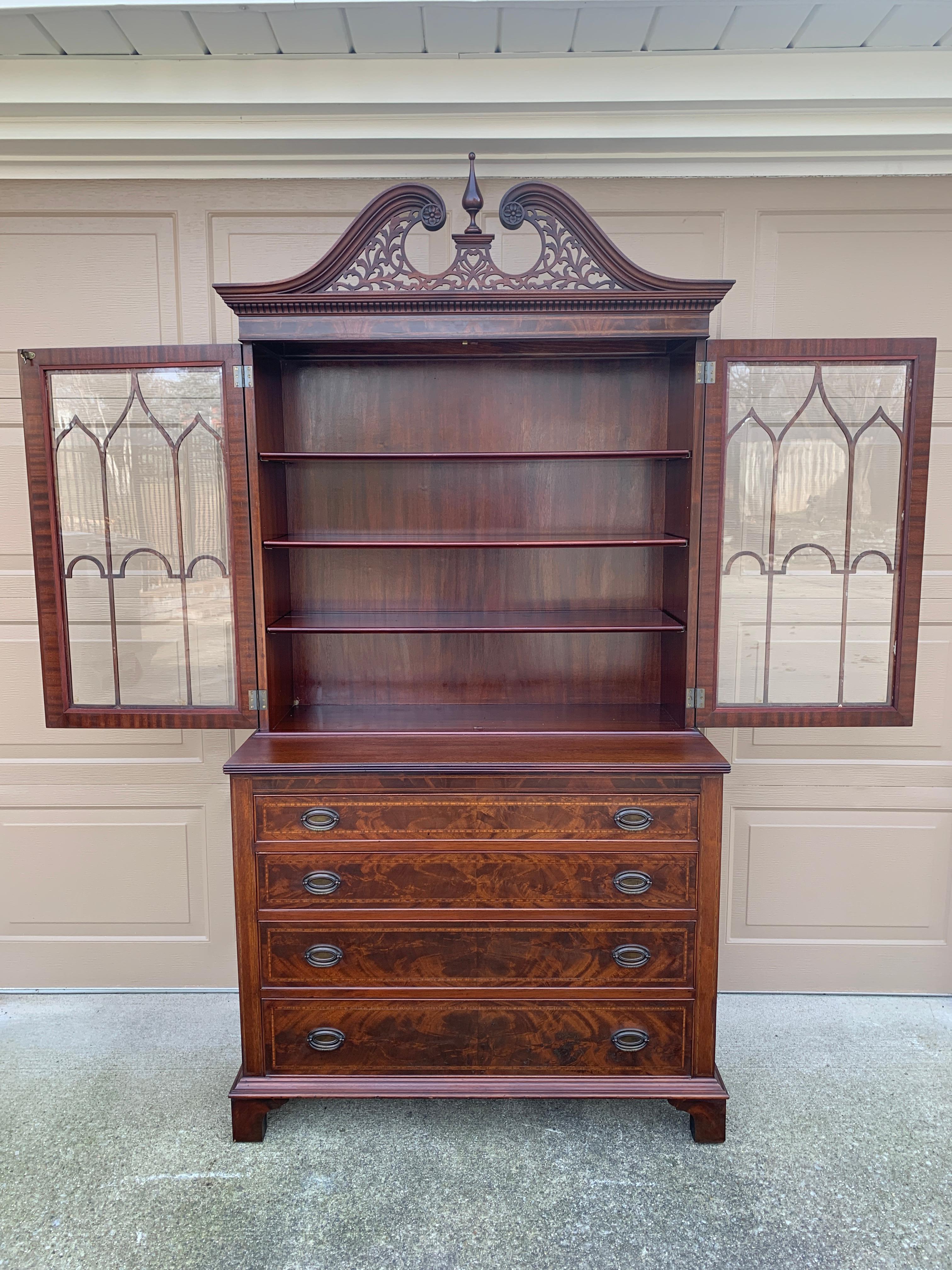 Antike georgische Satinwood Banded geschnitzt Mahagoni Breakfront Bücherregal Schrank im Angebot 6
