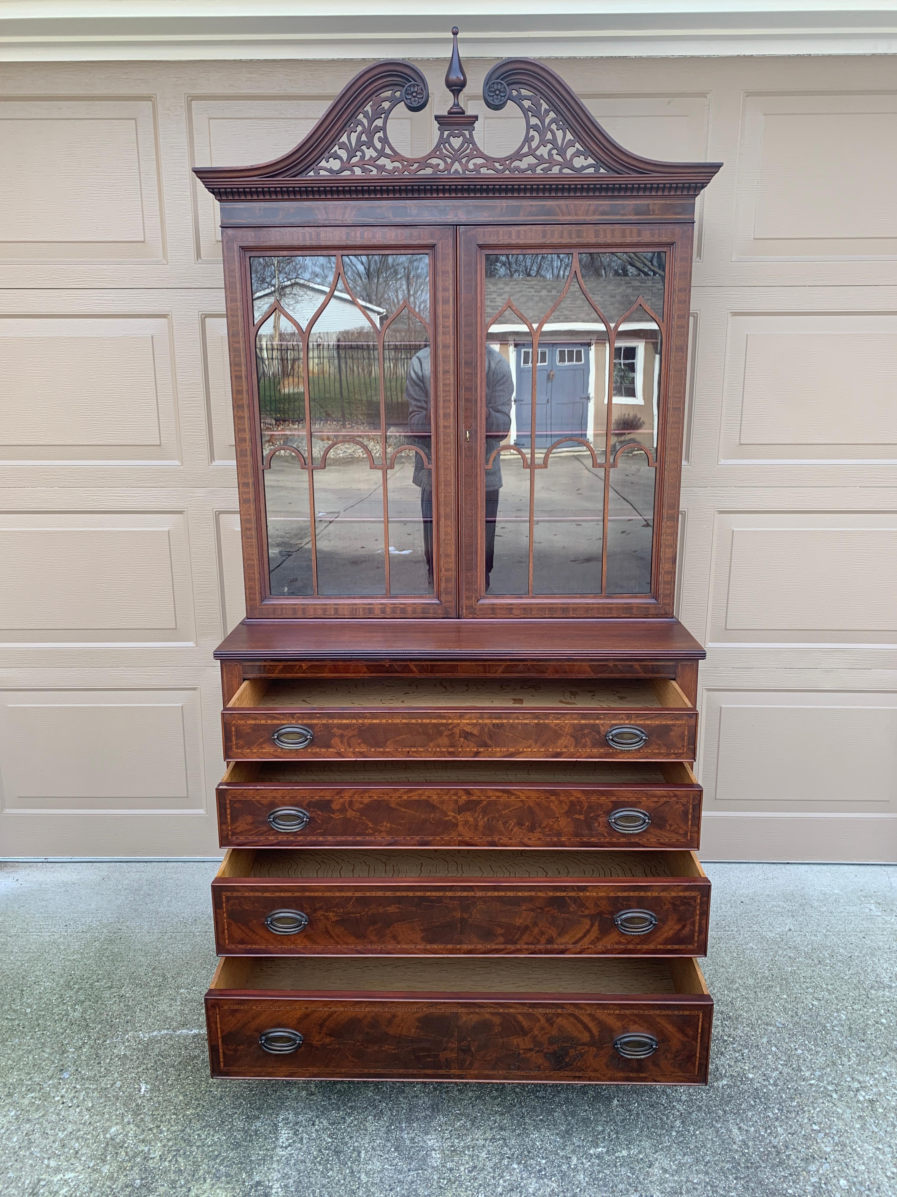 Antike georgische Satinwood Banded geschnitzt Mahagoni Breakfront Bücherregal Schrank im Angebot 2