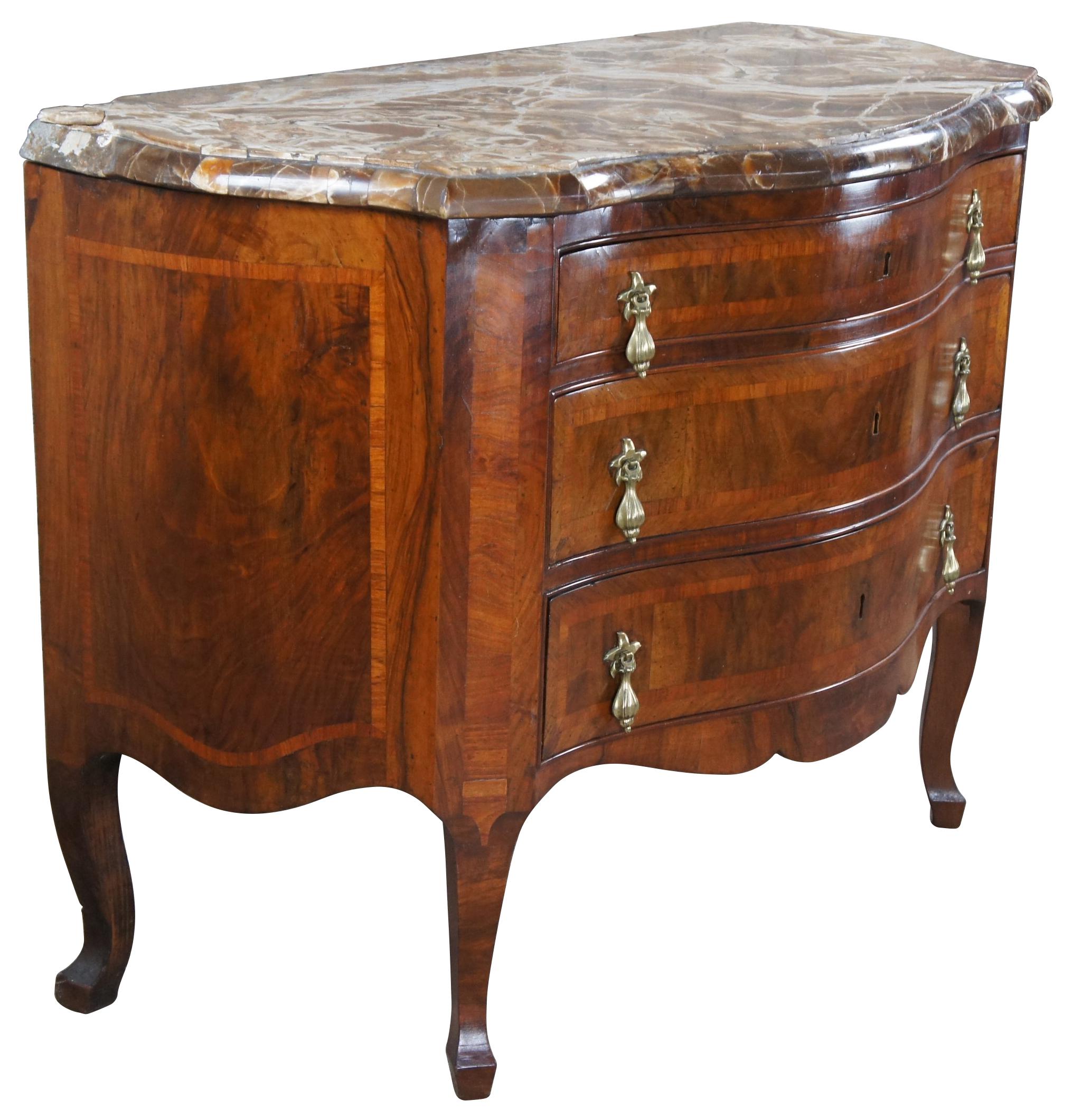 Antique Georgian Serpentine Mahogany Marble Top Inlaid Commode Chest of Drawers In Good Condition For Sale In Dayton, OH