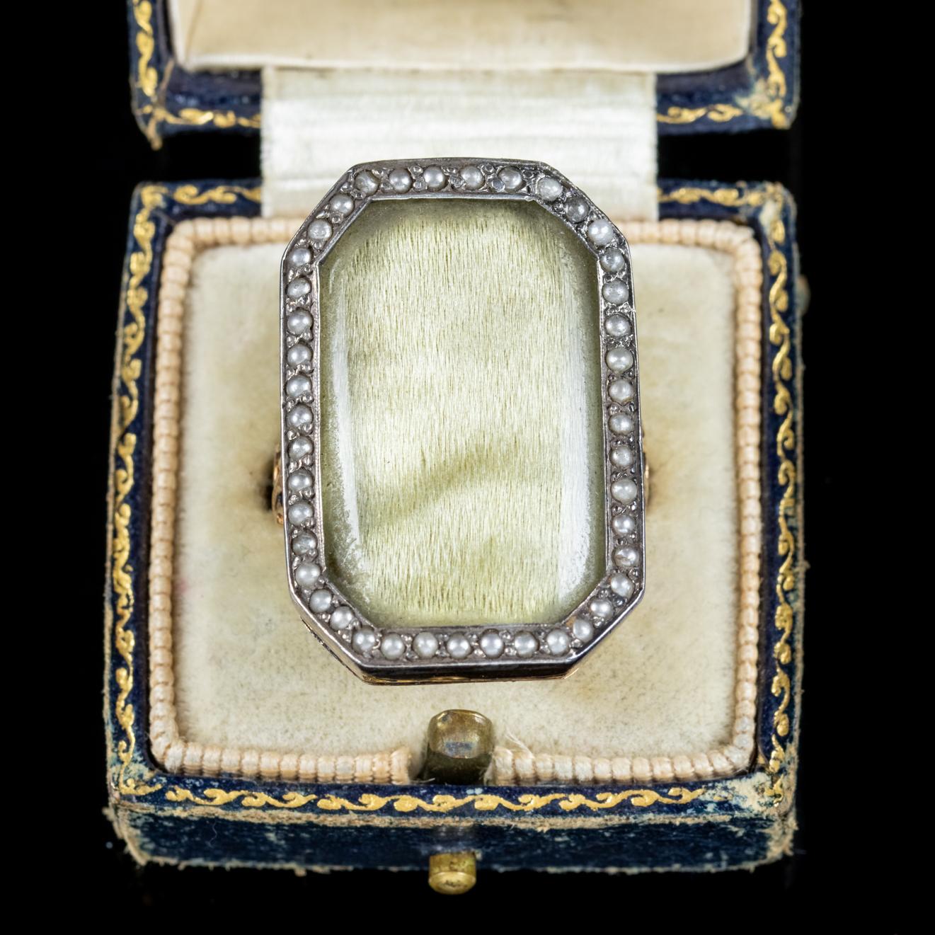 Antique Georgian Silk Pearl Mourning Ring 18 Carat Gold, circa 1750 For Sale 2