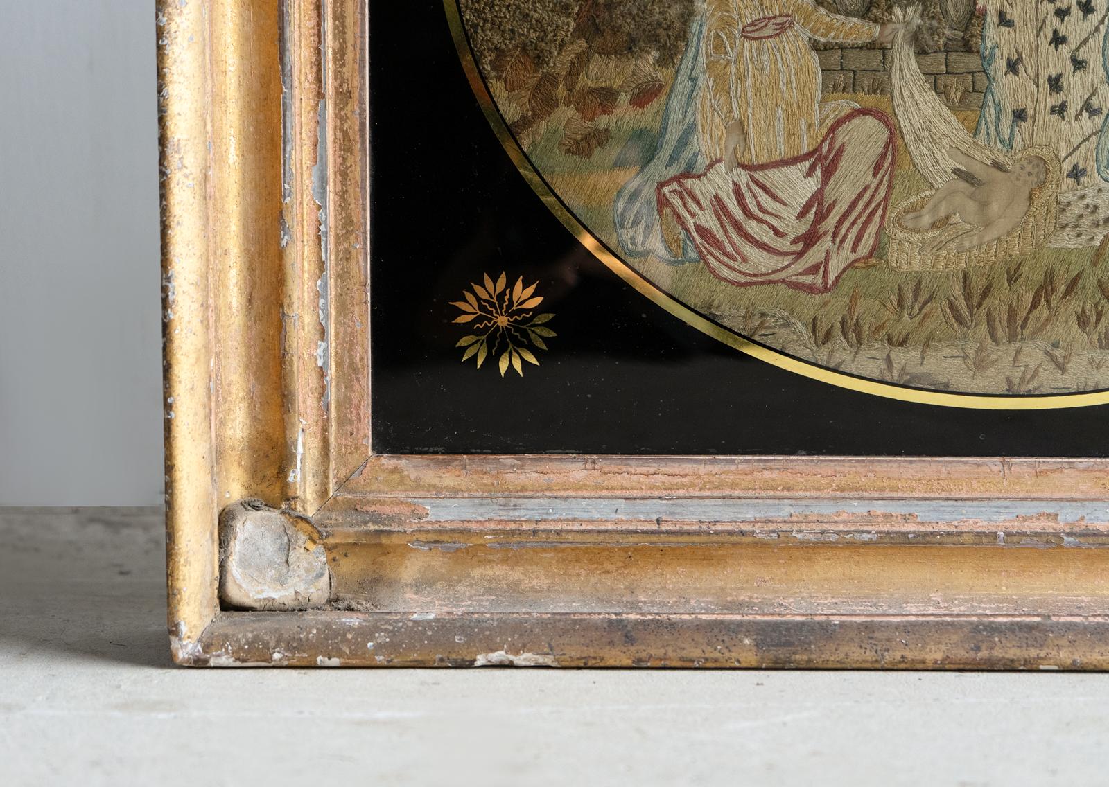 Broderie ancienne géorgienne en soie, Moïse dans les joncs, Verre Eglomise en vente 3