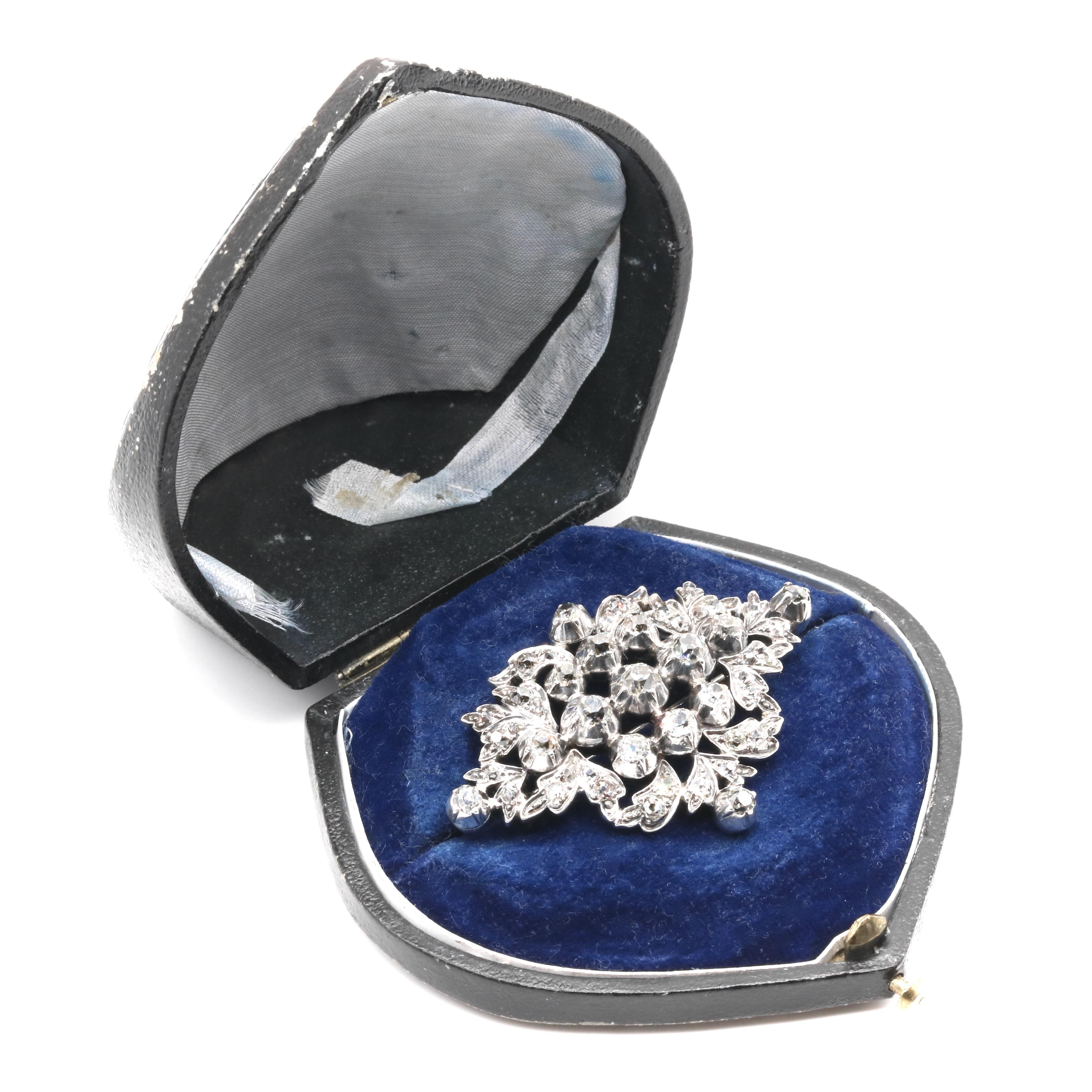 Antique Georgian Silver & 9K Gold Diamond Foliate Openwork Brooch in Fitted Case For Sale 4