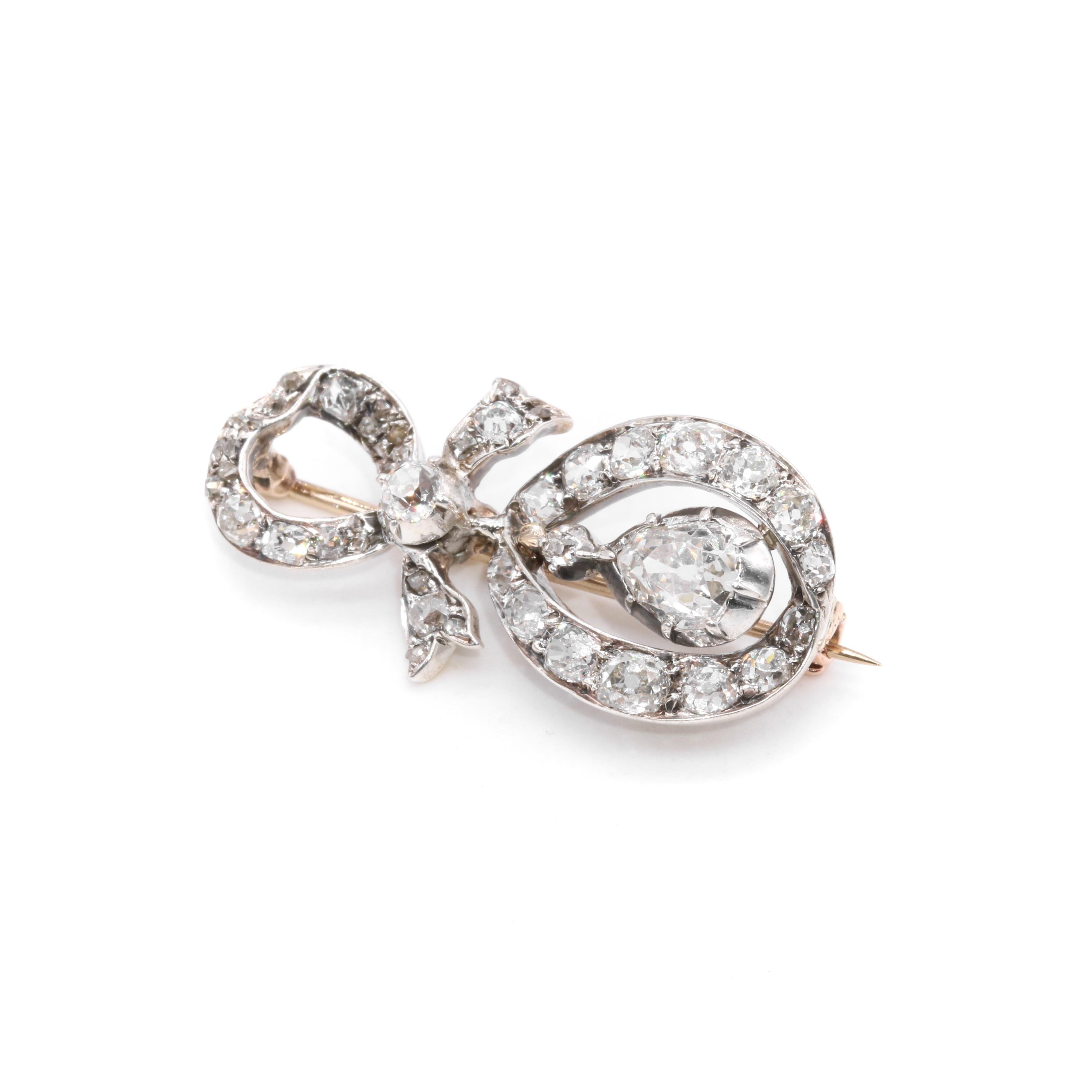 Broche géorgienne ancienne en argent et or jaune avec diamants taille ancienne de 3,45 carats Bon état - En vente à Staines-Upon-Thames, GB