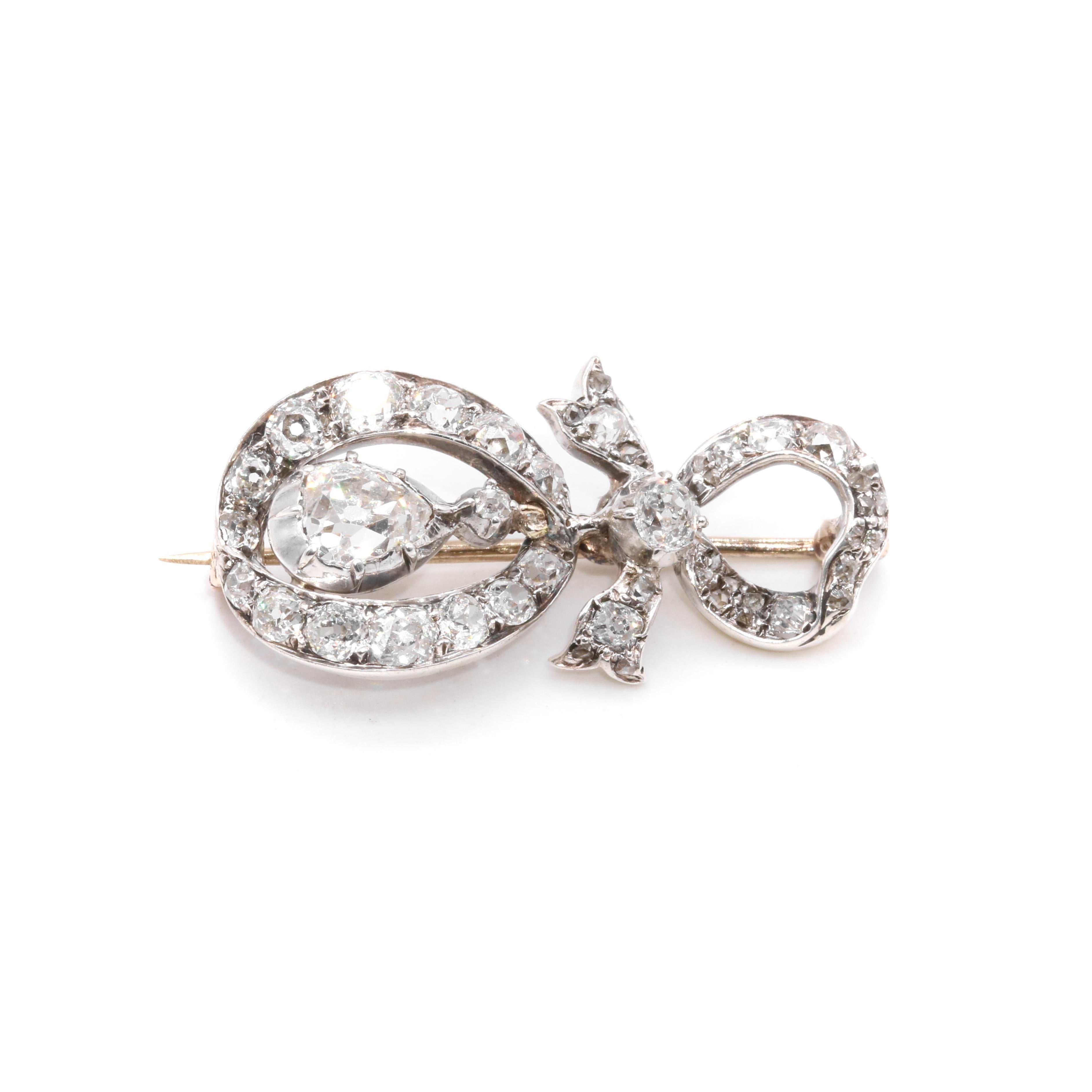 Broche géorgienne ancienne en argent et or jaune avec diamants taille ancienne de 3,45 carats en vente 2