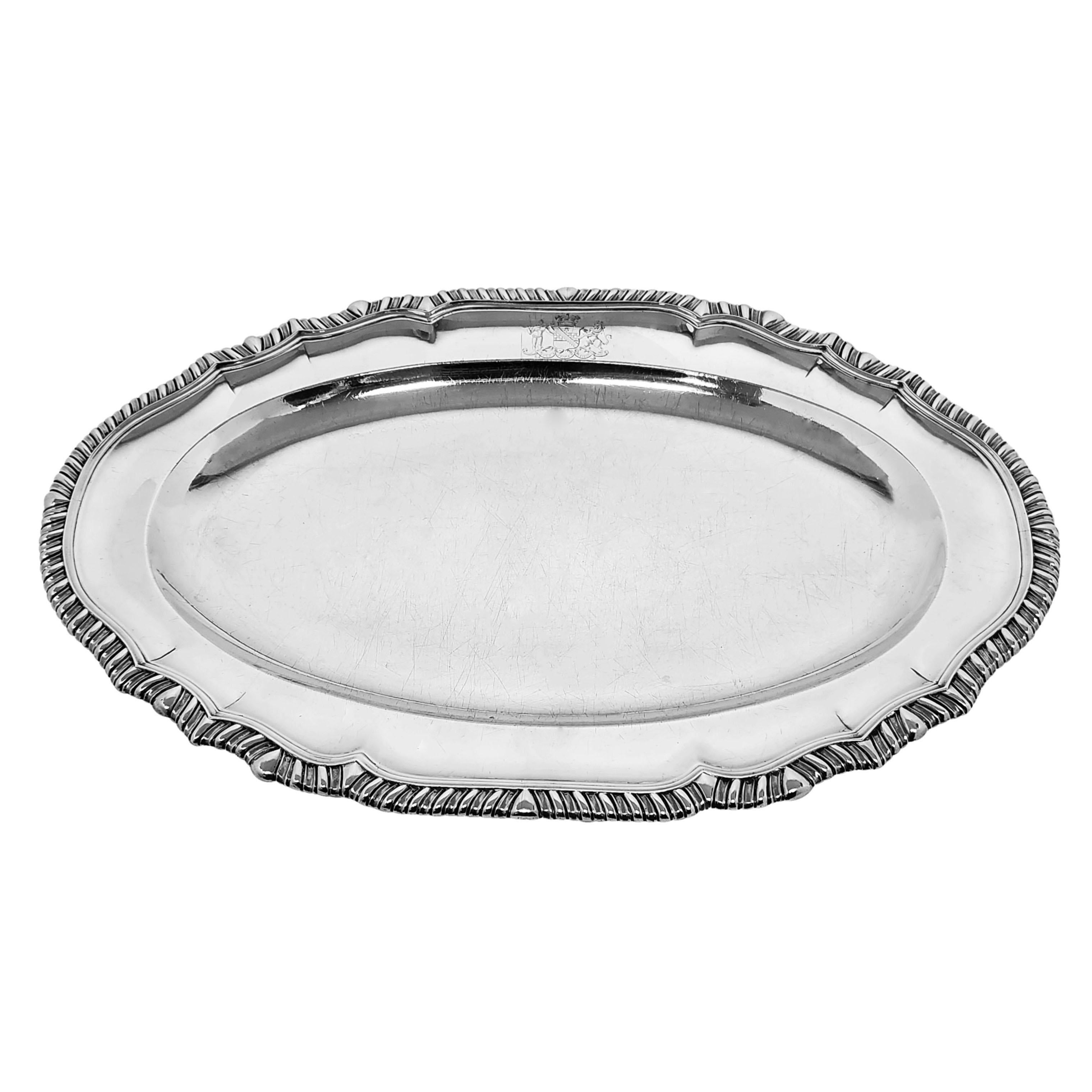 Antique Georgian Silver Serving Platter Meat Platter 1806 Shaped Oval Gadroon In Good Condition For Sale In London, GB