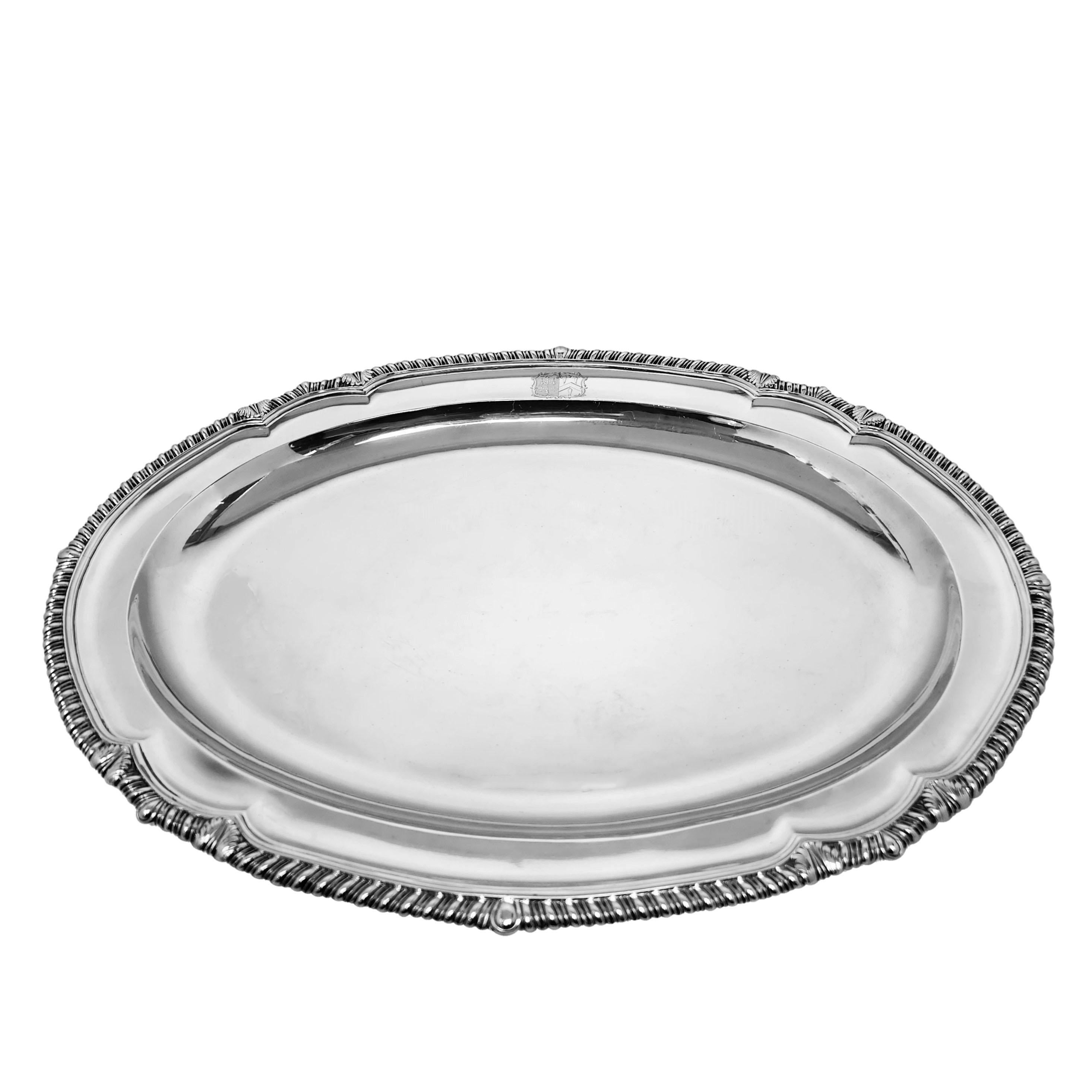 Antique Georgian Silver Serving Platter Meat Platter 1809 Shaped Oval Gadroon In Good Condition For Sale In London, GB