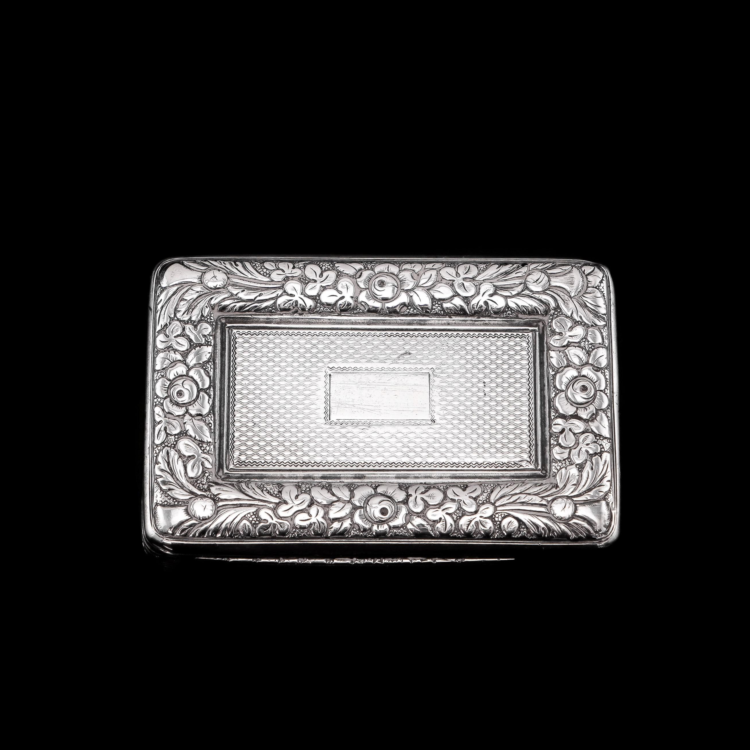 Antique Georgian Silver Snuff Box with Floral Border - Thomas Wilkes Barker 1824 In Good Condition In London, GB