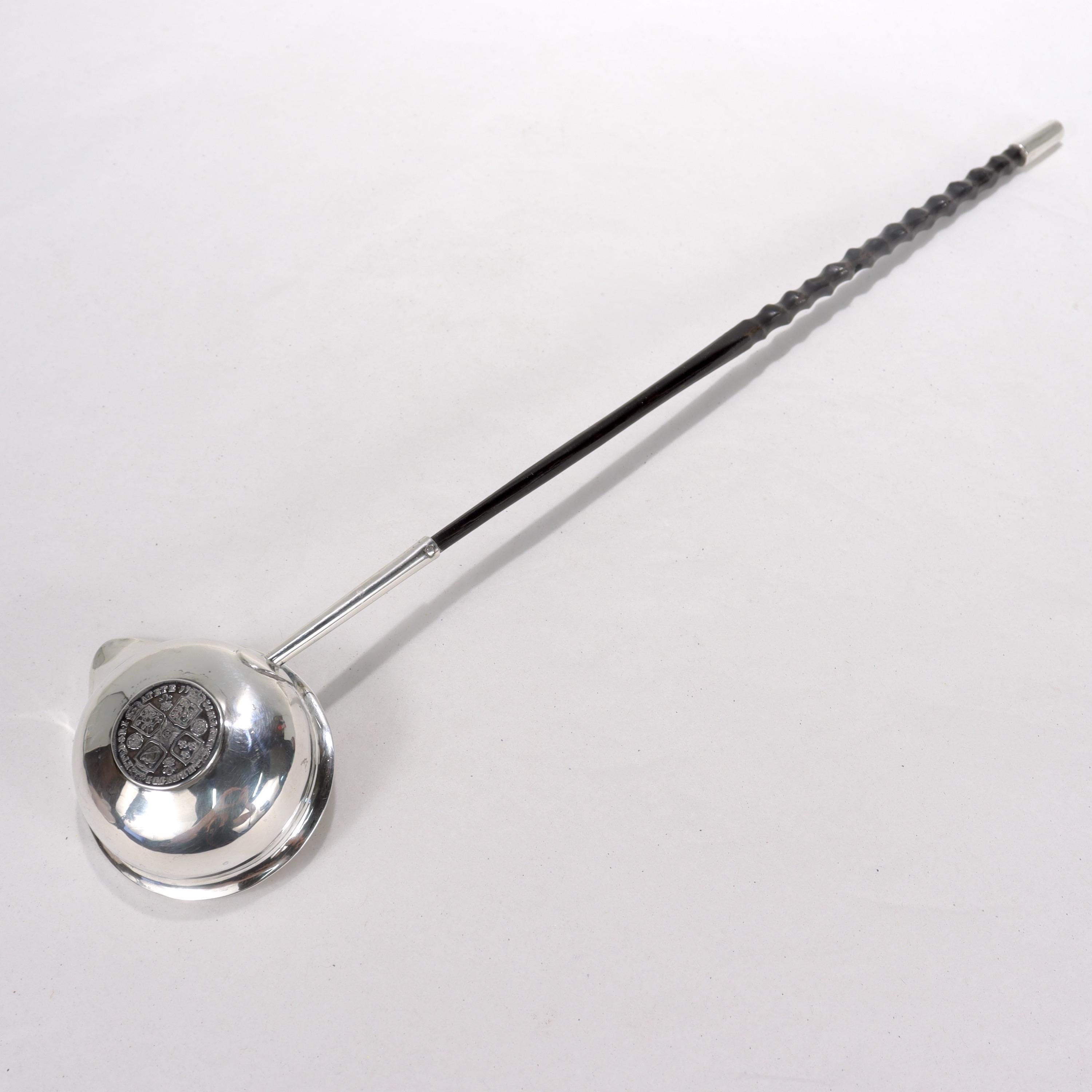 Antique Georgian Silver Toddy Ladle In Good Condition For Sale In Philadelphia, PA