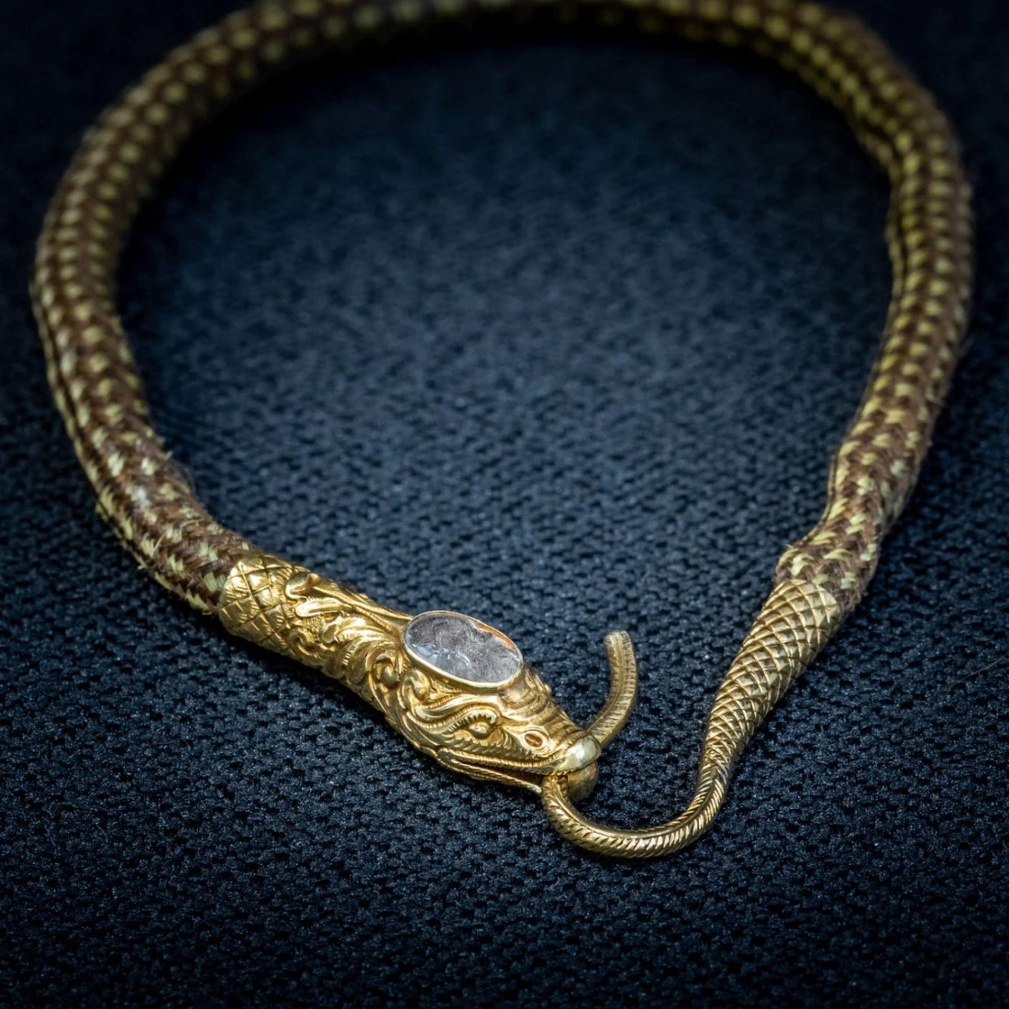 Collier de serpent géorgien ancien en cristal de roche et or 18 carats en vente 5