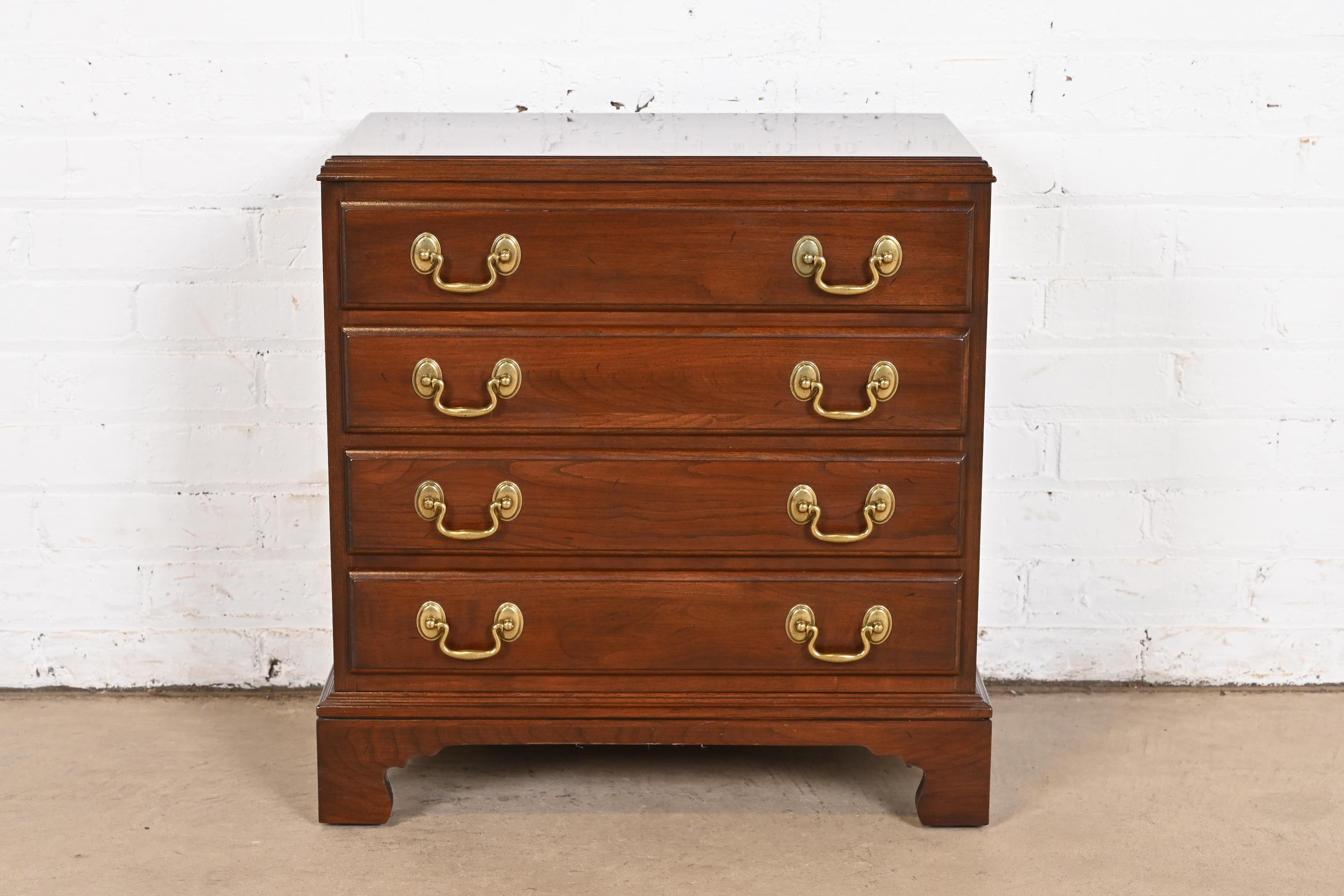 Antique Georgian Solid Cherry Wood Four-Drawer Bedside Chest In Good Condition For Sale In South Bend, IN