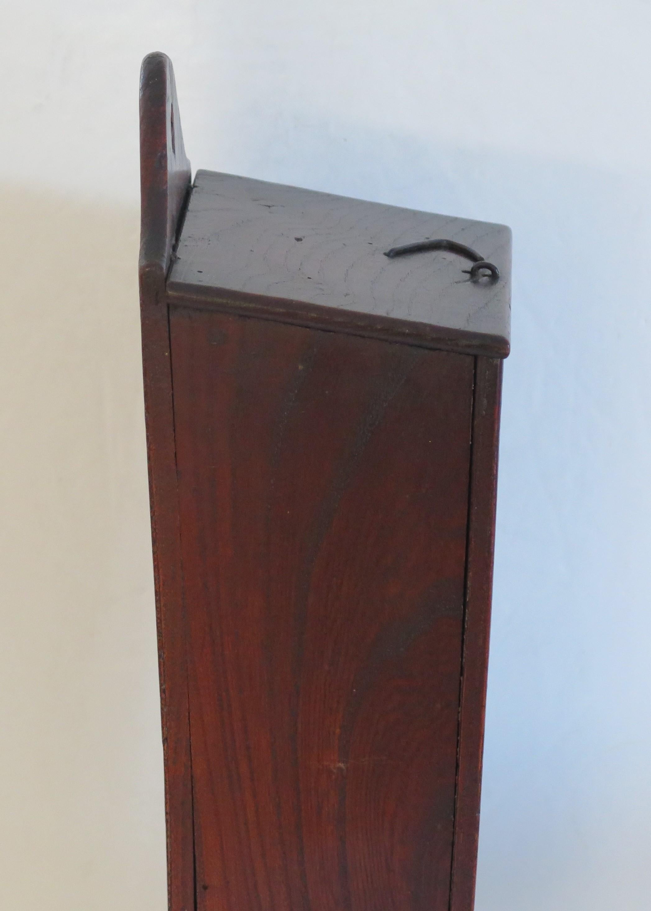 Antique Georgian Solid Elm Candle Box with Iron Catch, circa 1780 For Sale 4