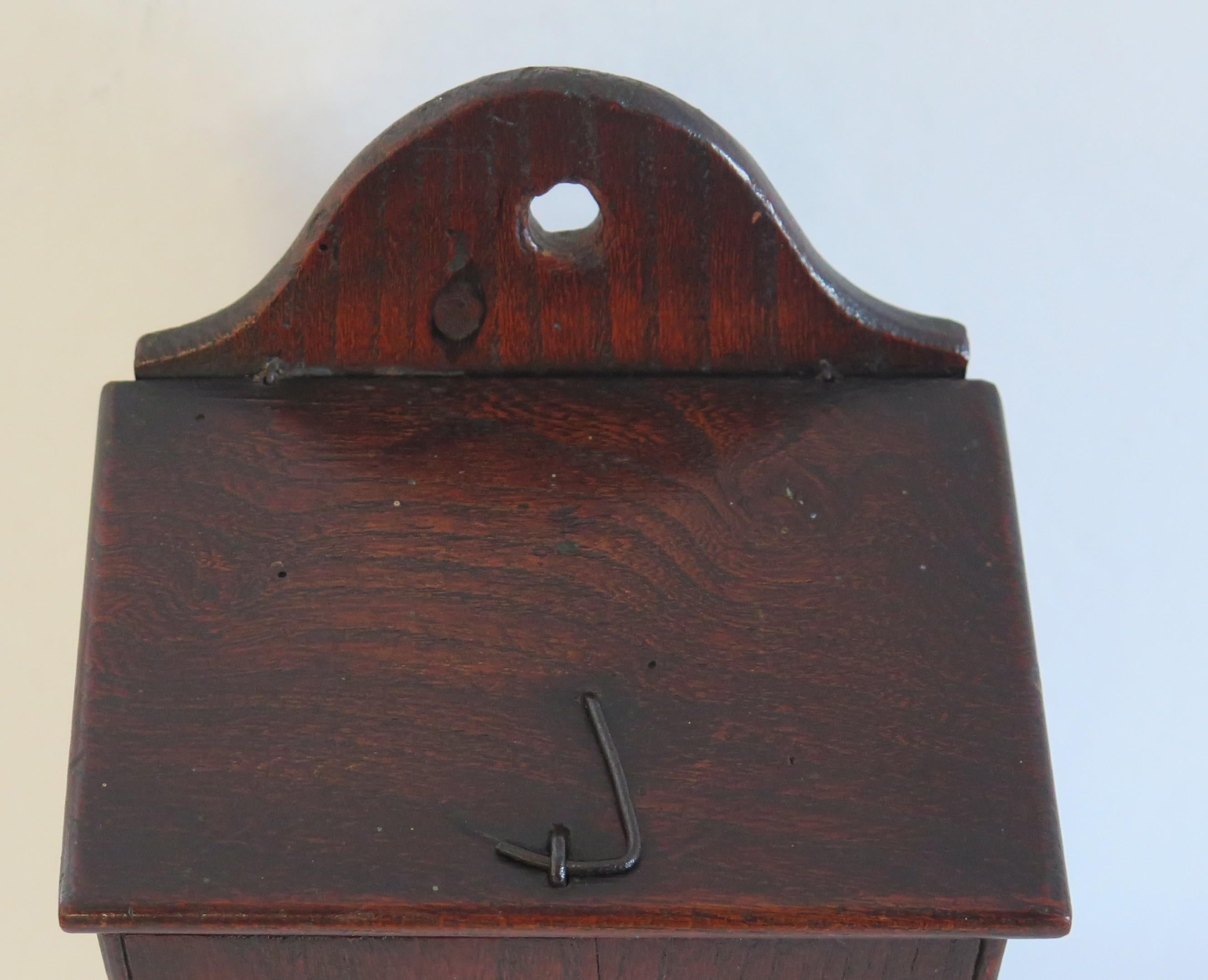 Antique Georgian Solid Elm Candle Box with Iron Catch, circa 1780 For Sale 1