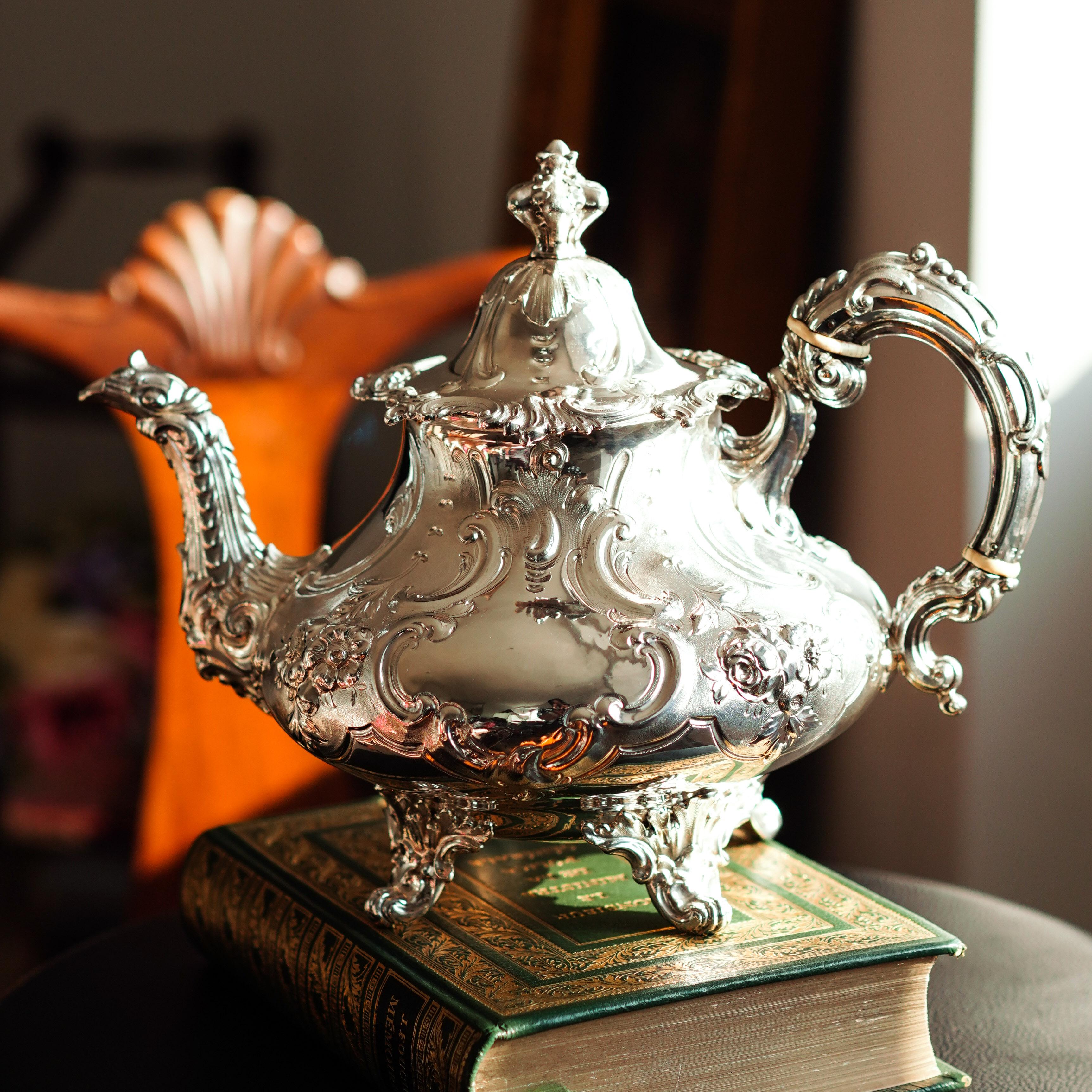 Antique Georgian Solid Silver Cup/Wine Cooler with Lid, Earl Interest - 1826 For Sale 11