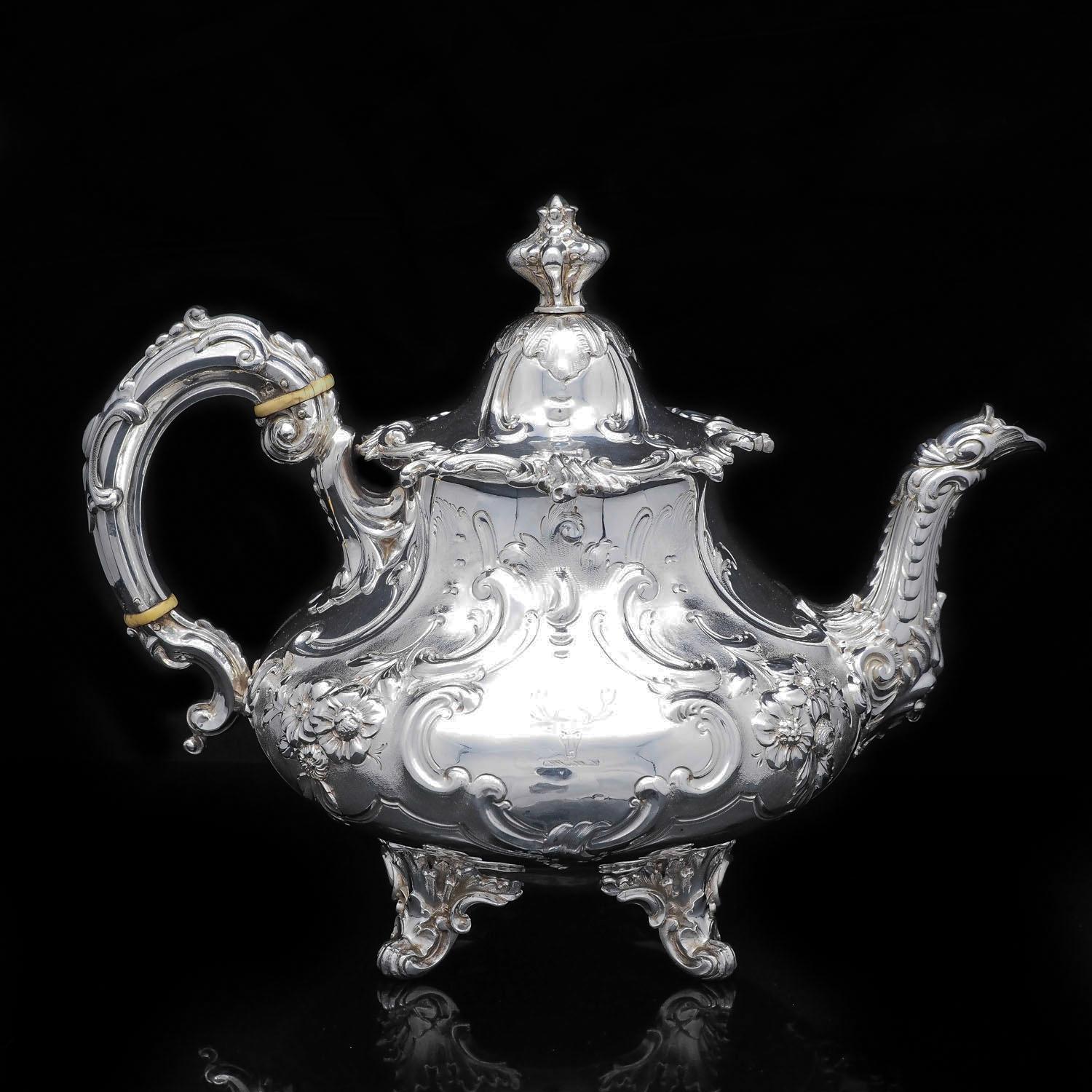 We are delighted to offer this fabulous solid silver cup and cover made by Barnards (Rebecca Emes & Edward Barnard I) in London, 1826.

This large cup/trophy/wine cooler is made with an impressive degree of finesse and quality - from the overall