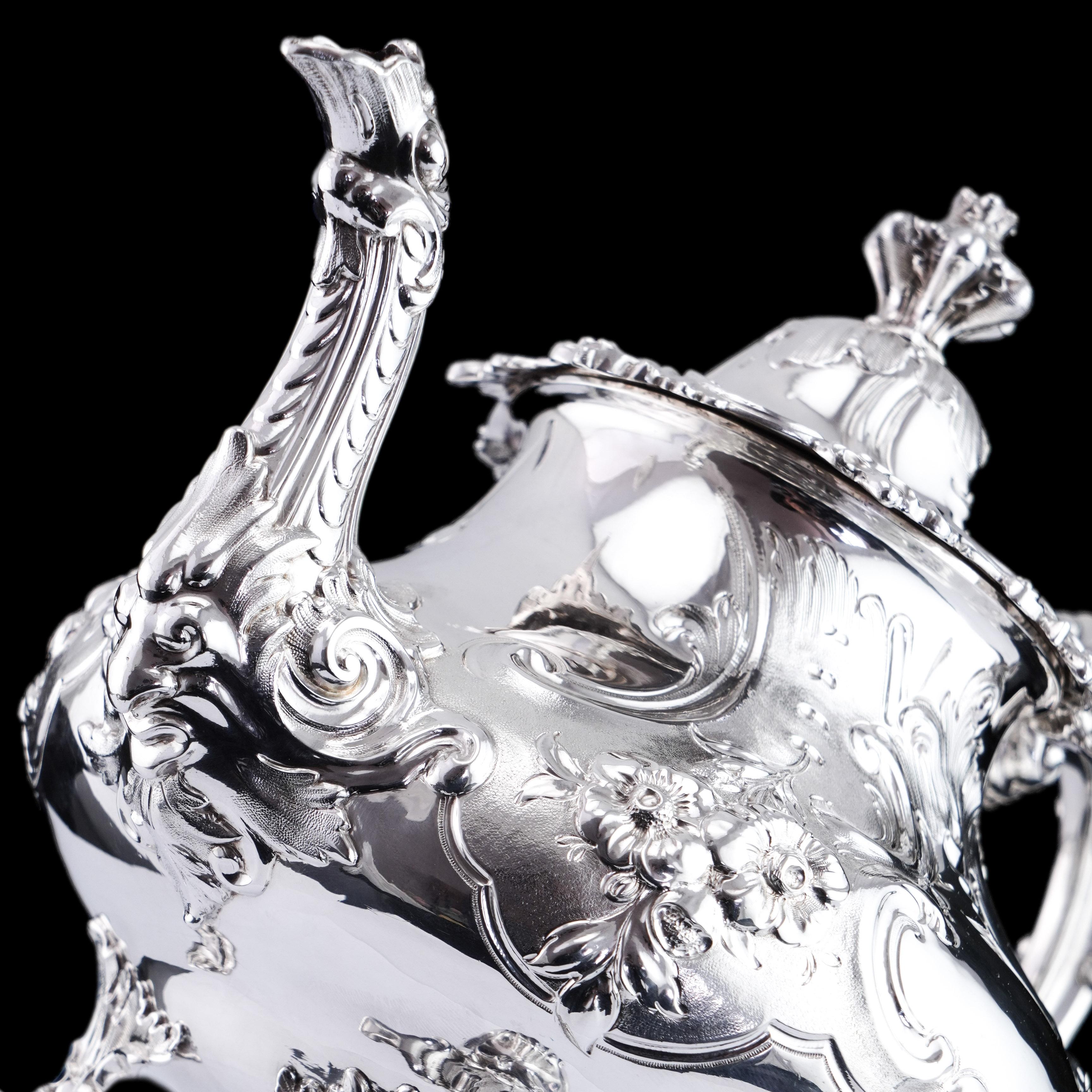 Antique Georgian Solid Silver Cup/Wine Cooler with Lid, Earl Interest - 1826 In Good Condition For Sale In London, GB
