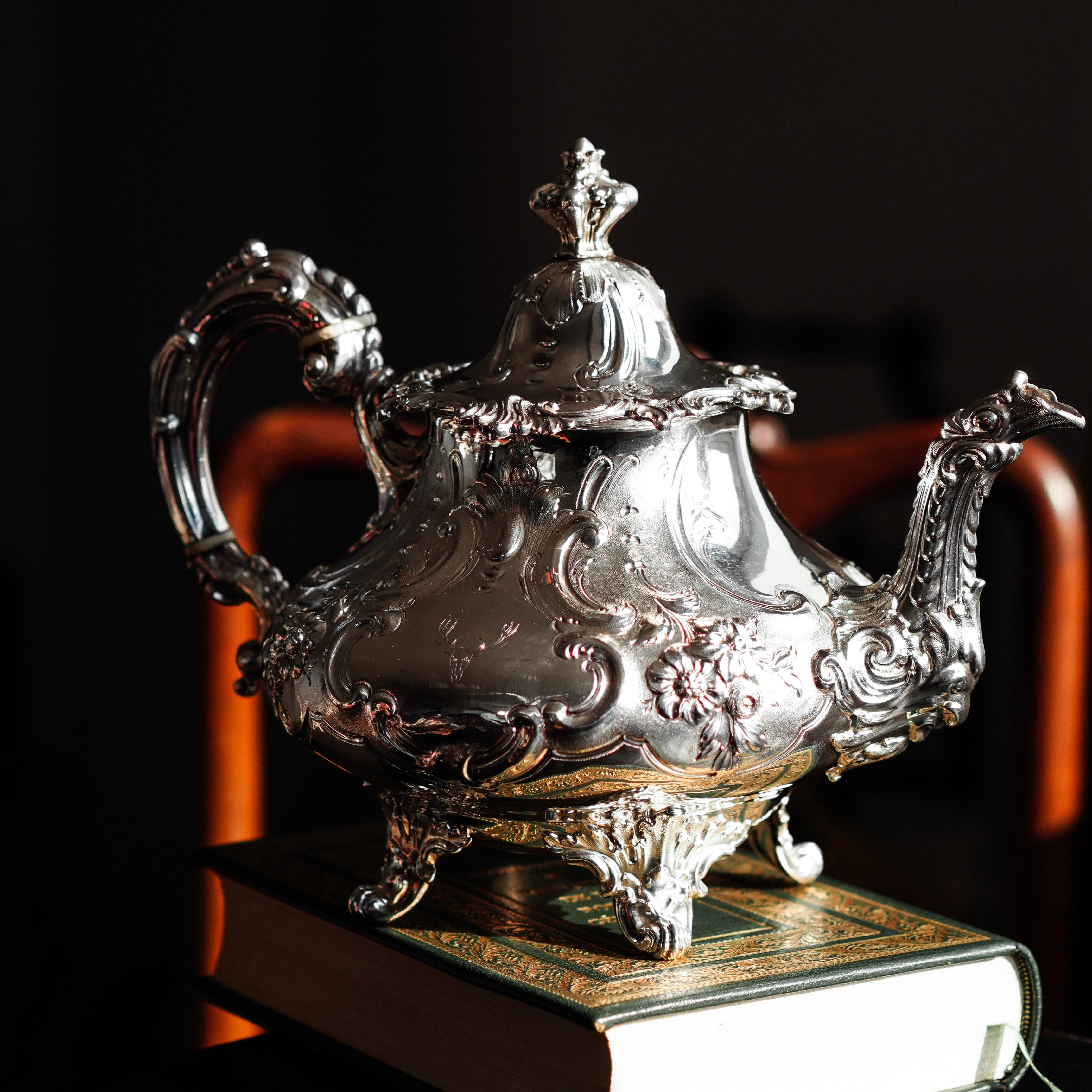 Antique Georgian Solid Silver Cup/Wine Cooler with Lid, Earl Interest - 1826 For Sale 1