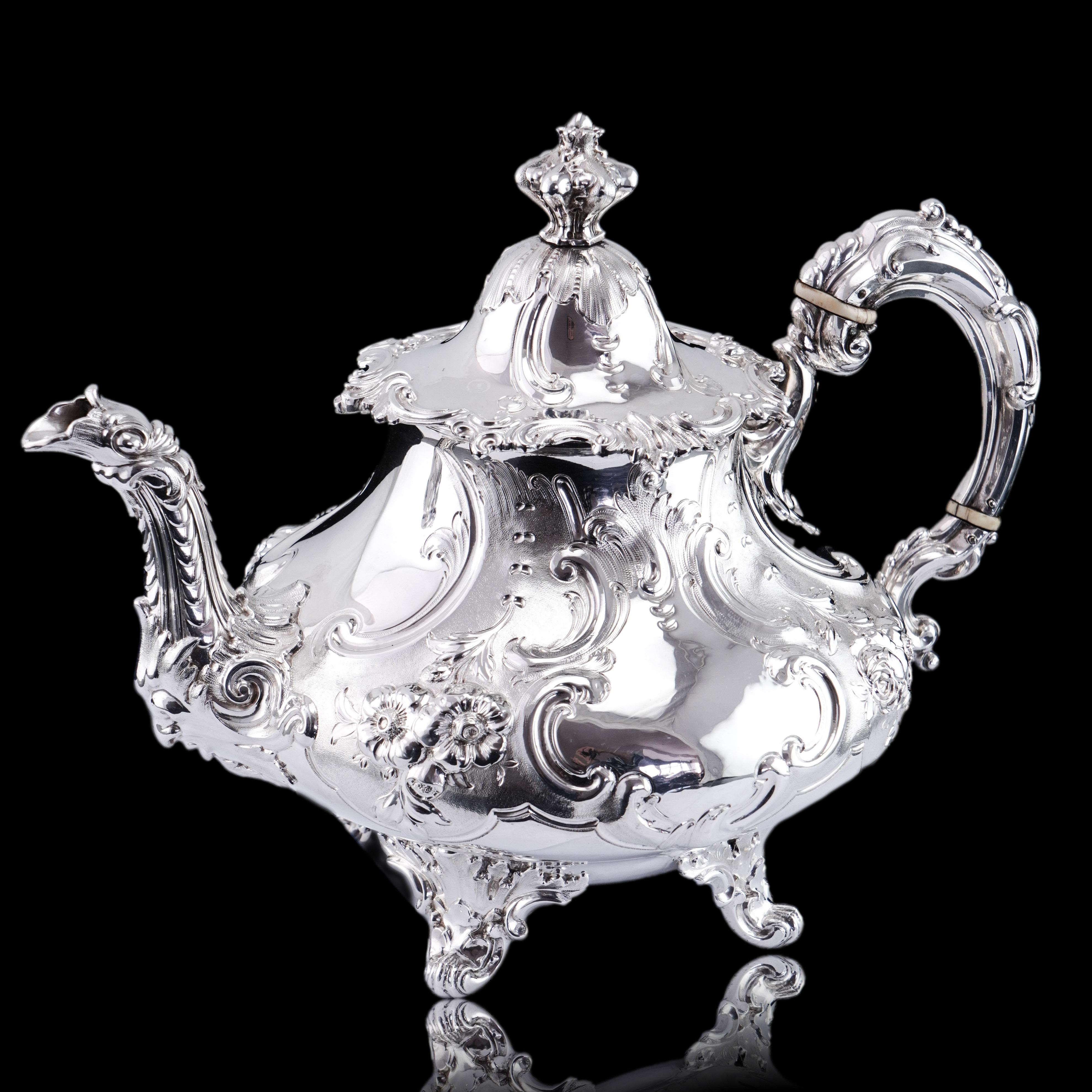 Antique Georgian Solid Silver Cup/Wine Cooler with Lid, Earl Interest - 1826 For Sale 3