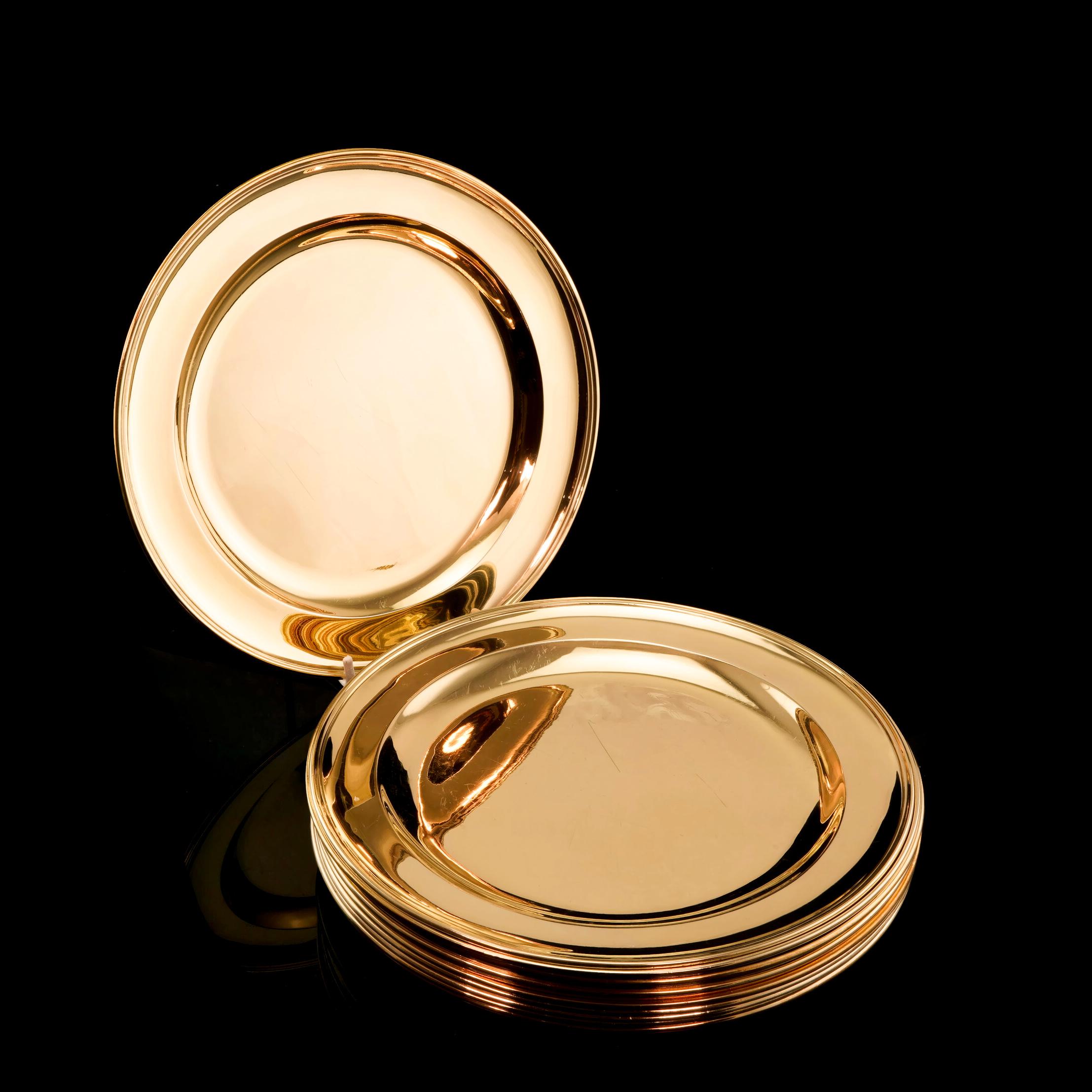 Antico set di 12 piatti georgiani in argento massiccio dorato - 1780-1811 in vendita 8