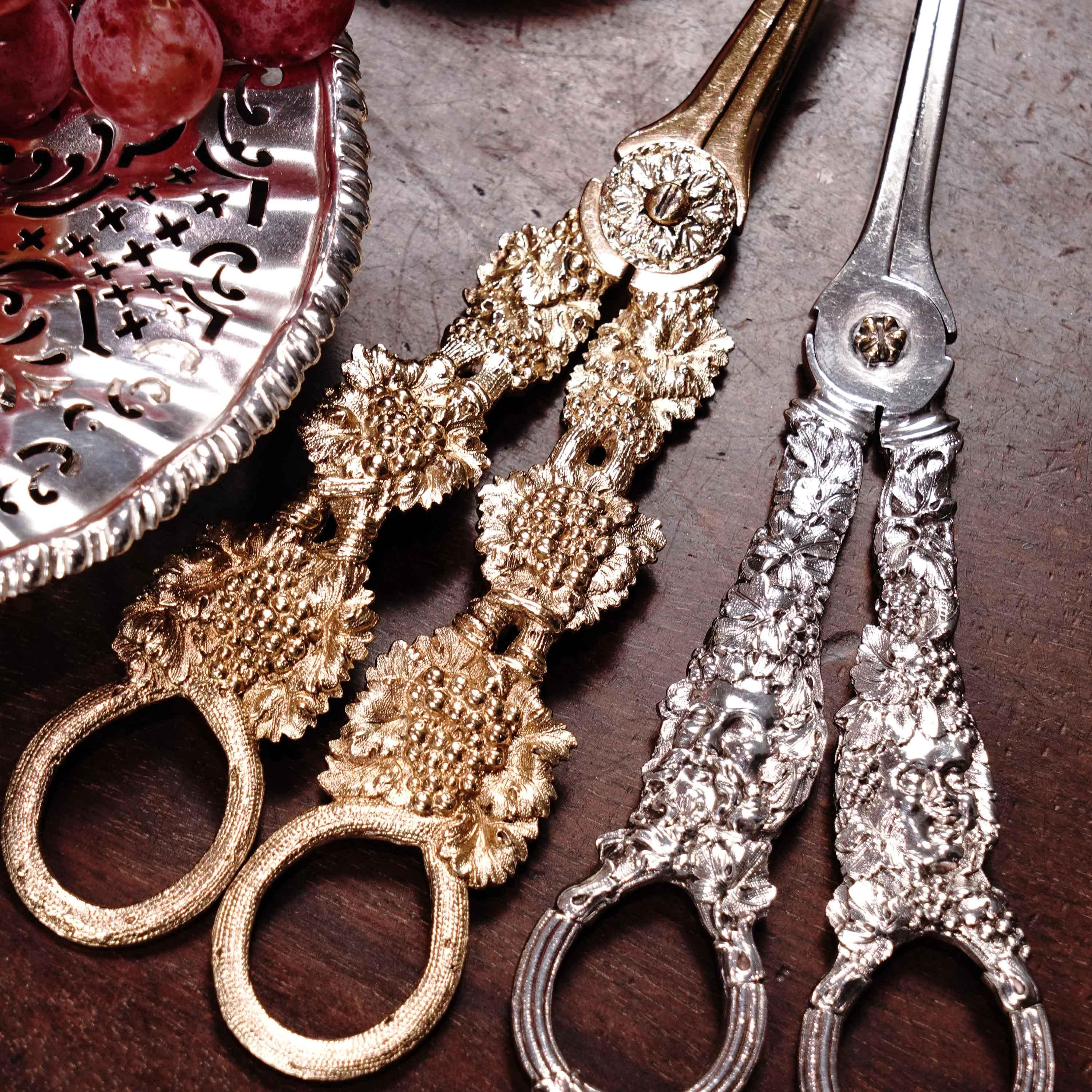 Antique Georgian Solid Silver Gilt Grape Shears/Scissors with Magnificent Vines  For Sale 8