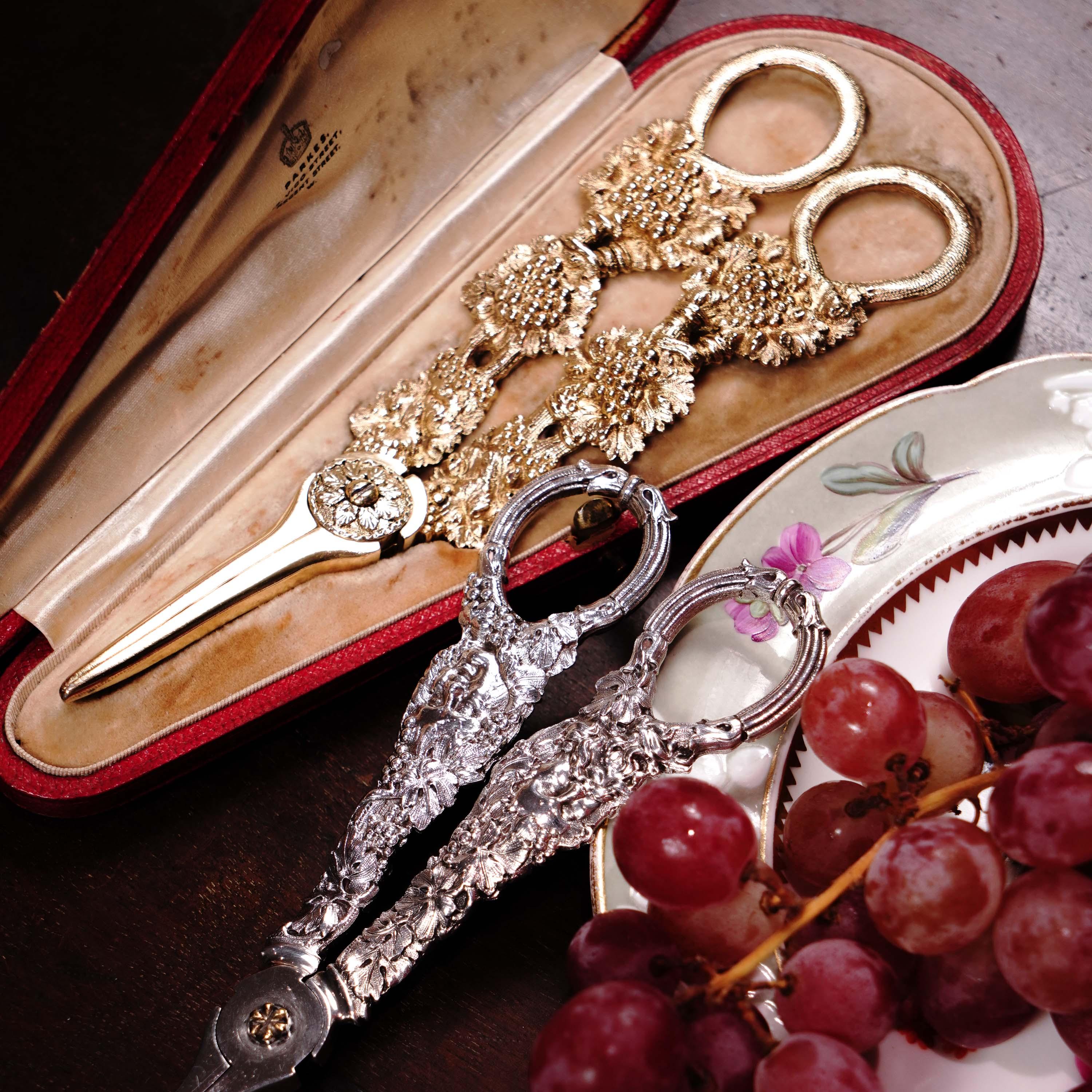 Antique Georgian Solid Silver Gilt Grape Shears/Scissors with Magnificent Vines  For Sale 13