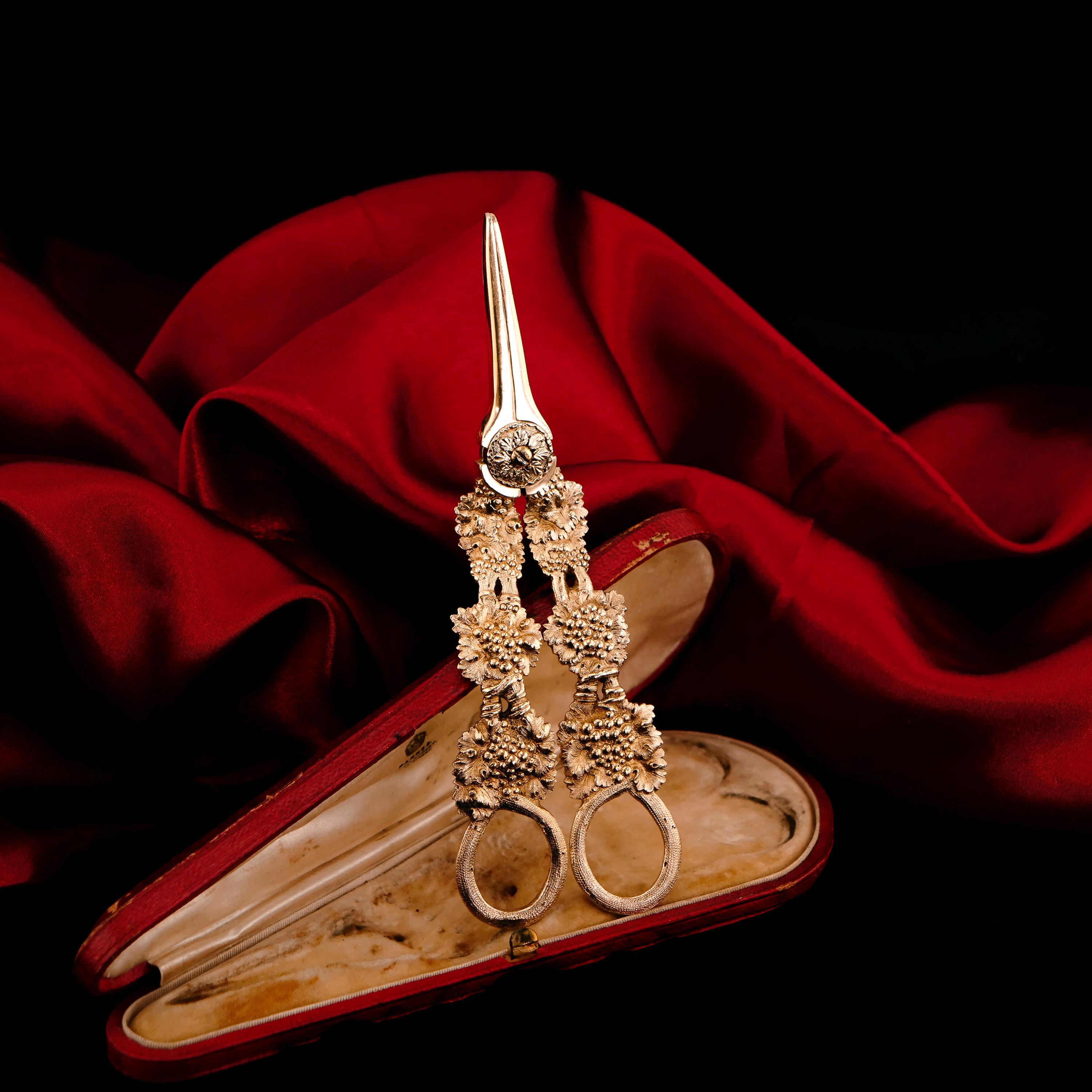 Sterling Silver Antique Georgian Solid Silver Gilt Grape Shears/Scissors with Magnificent Vines  For Sale