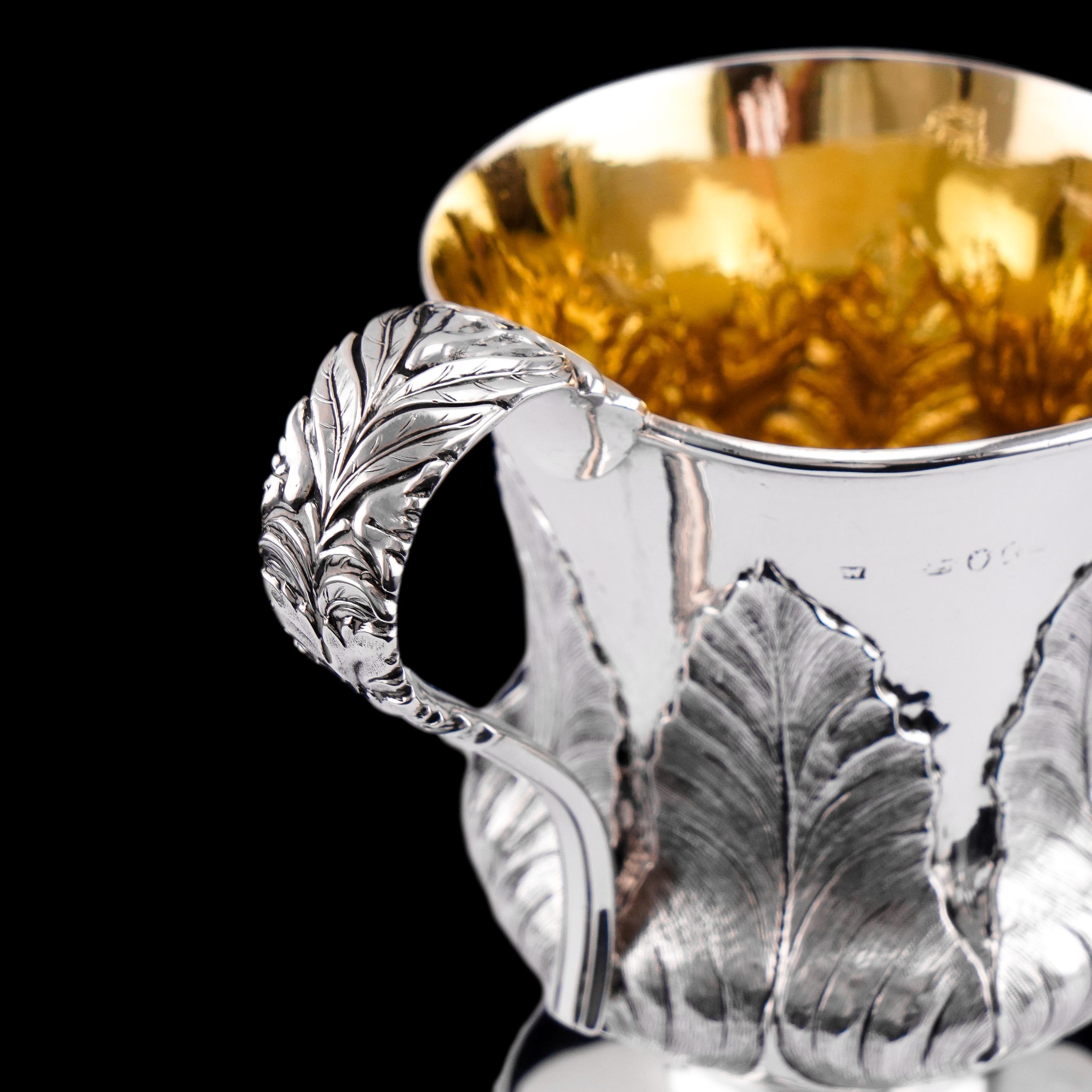 Tasse à tasse géorgienne ancienne en argent massif avec feuilles de laurier ciselées - Londres vers 1800 en vente 5