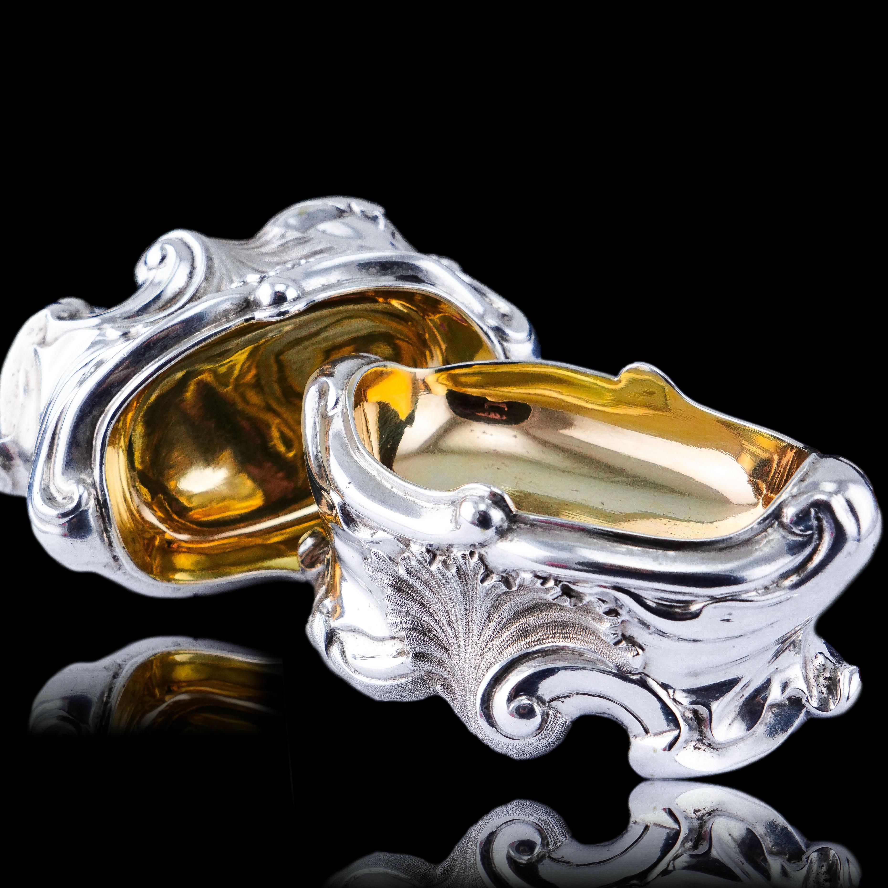 Ancienne salière géorgienne en argent massif au design néo-rococo - Londres 1834 en vente 5