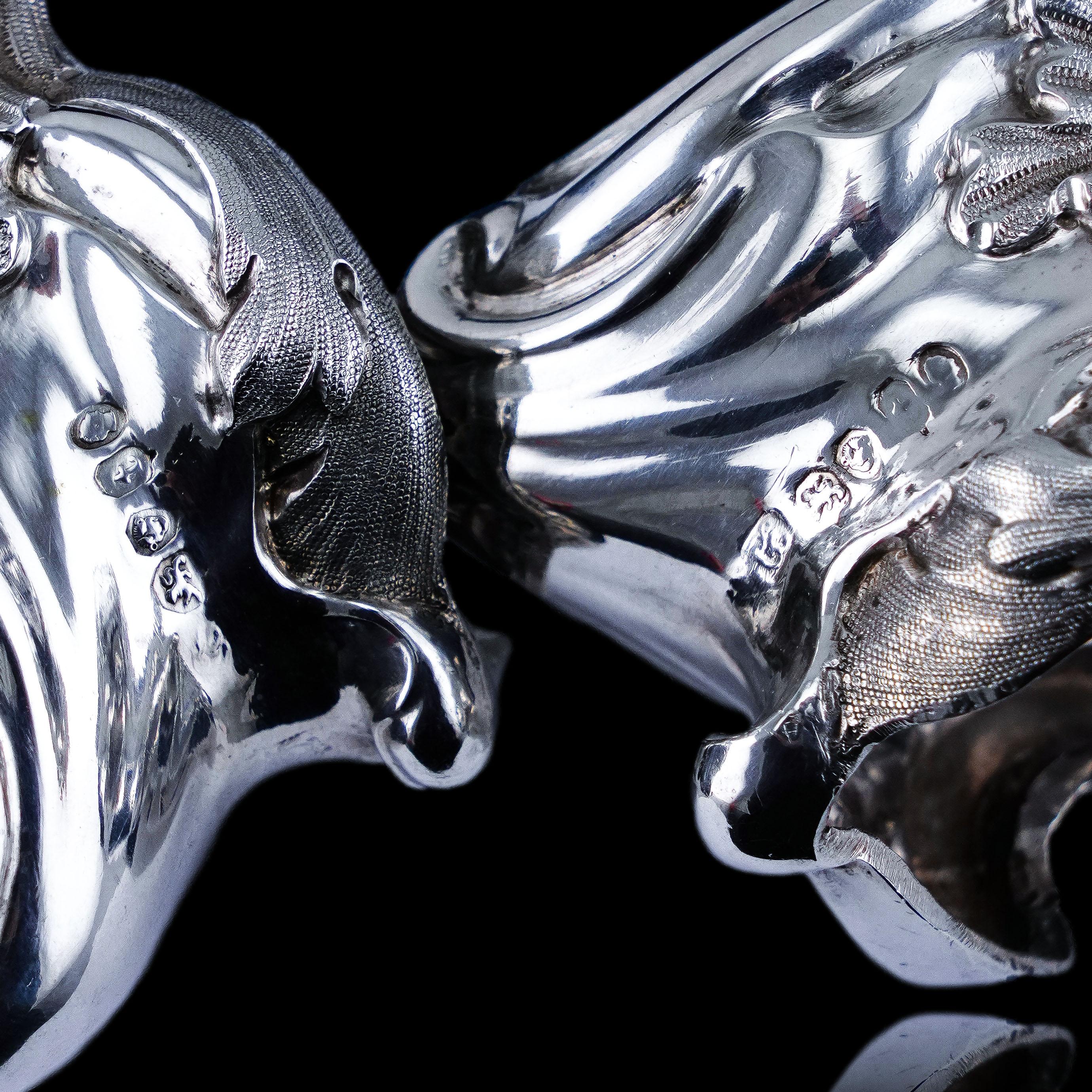 Ancienne salière géorgienne en argent massif au design néo-rococo - Londres 1834 en vente 7