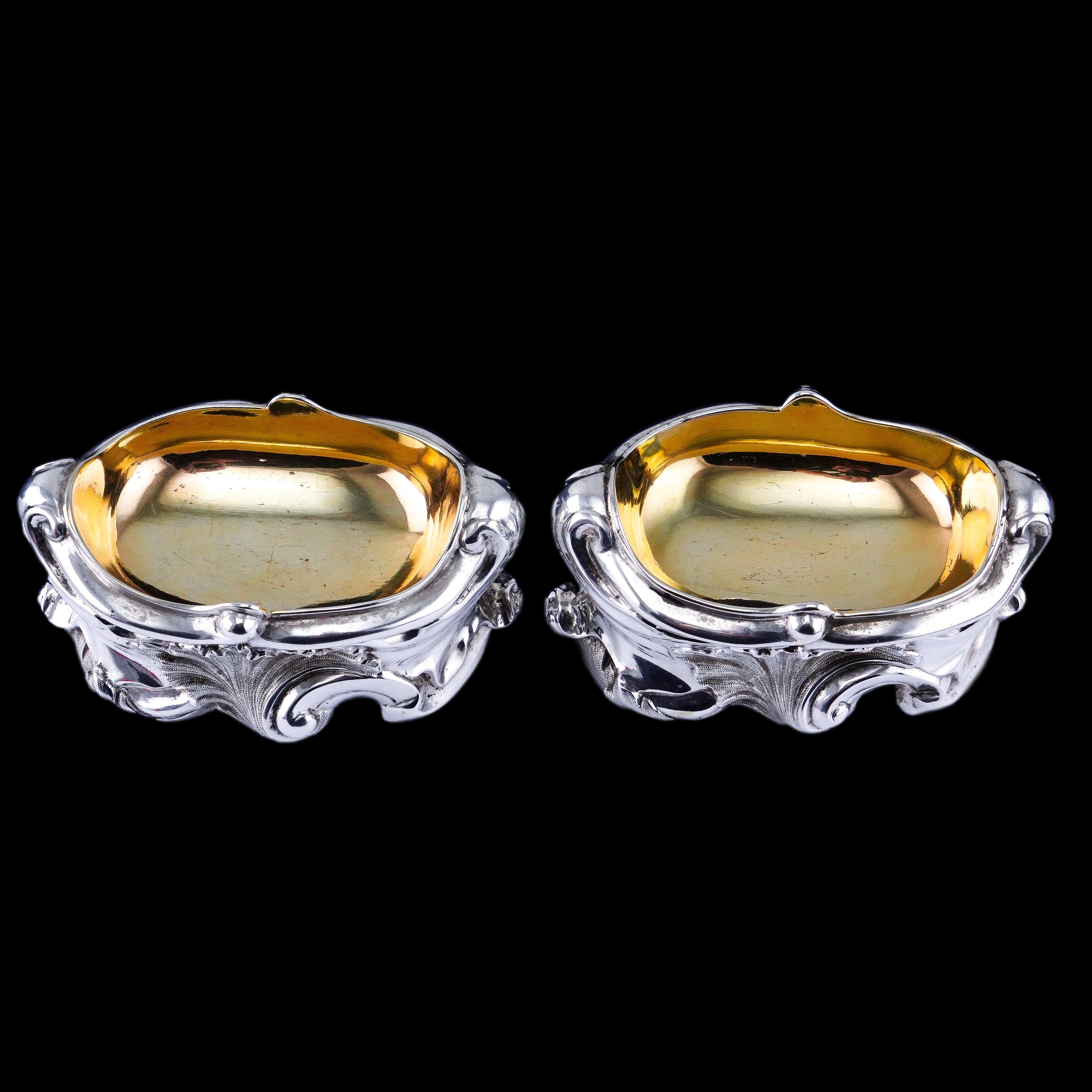 Ancienne salière géorgienne en argent massif au design néo-rococo - Londres 1834 en vente 13