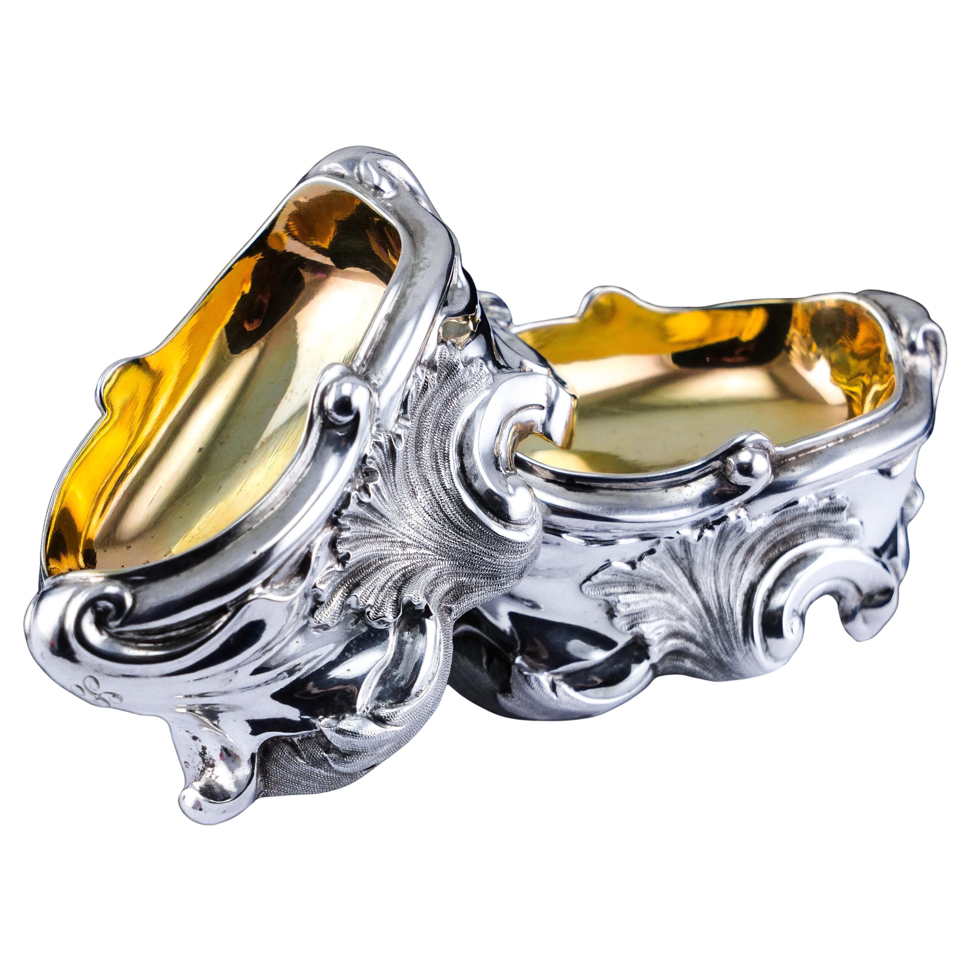 Ancienne salière géorgienne en argent massif au design néo-rococo - Londres 1834 en vente