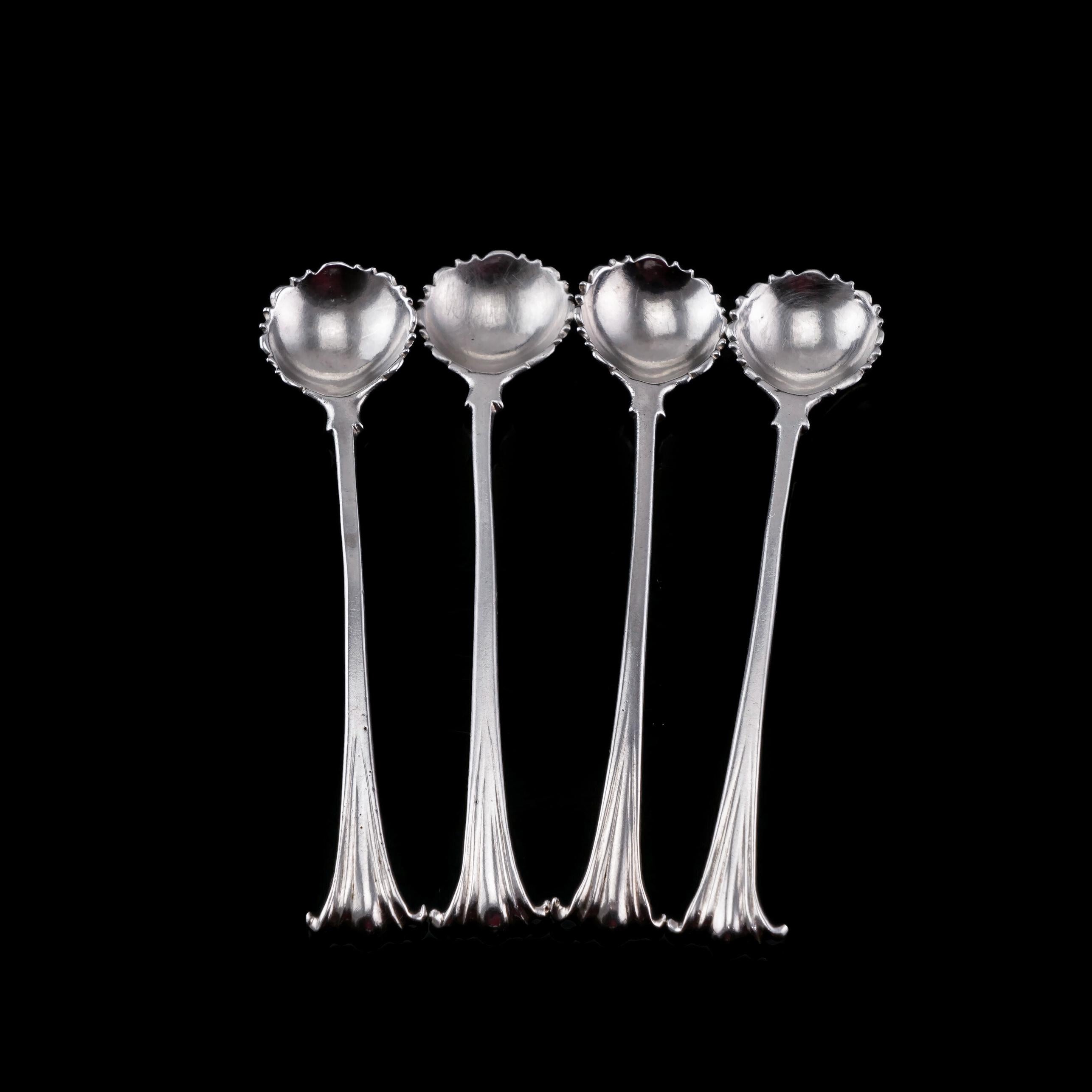 Antique Georgian Solid Silver Set of 4 Salt Spoons Onslow Pattern, C.1760 In Good Condition In London, GB