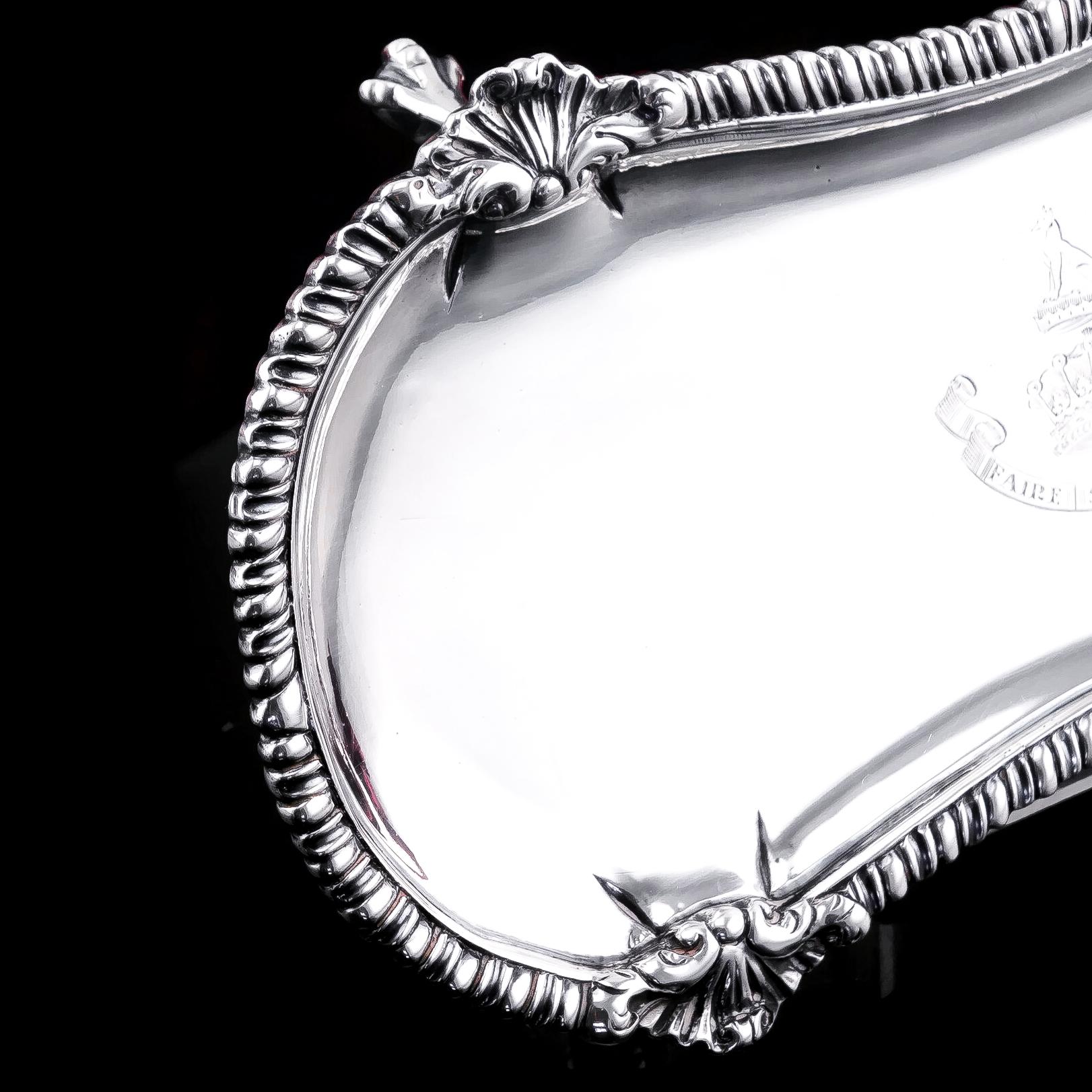 Antique Georgian Solid Silver Snuffer / Pen Tray Salver, Earl of Ilchester, 1774 In Good Condition In London, GB