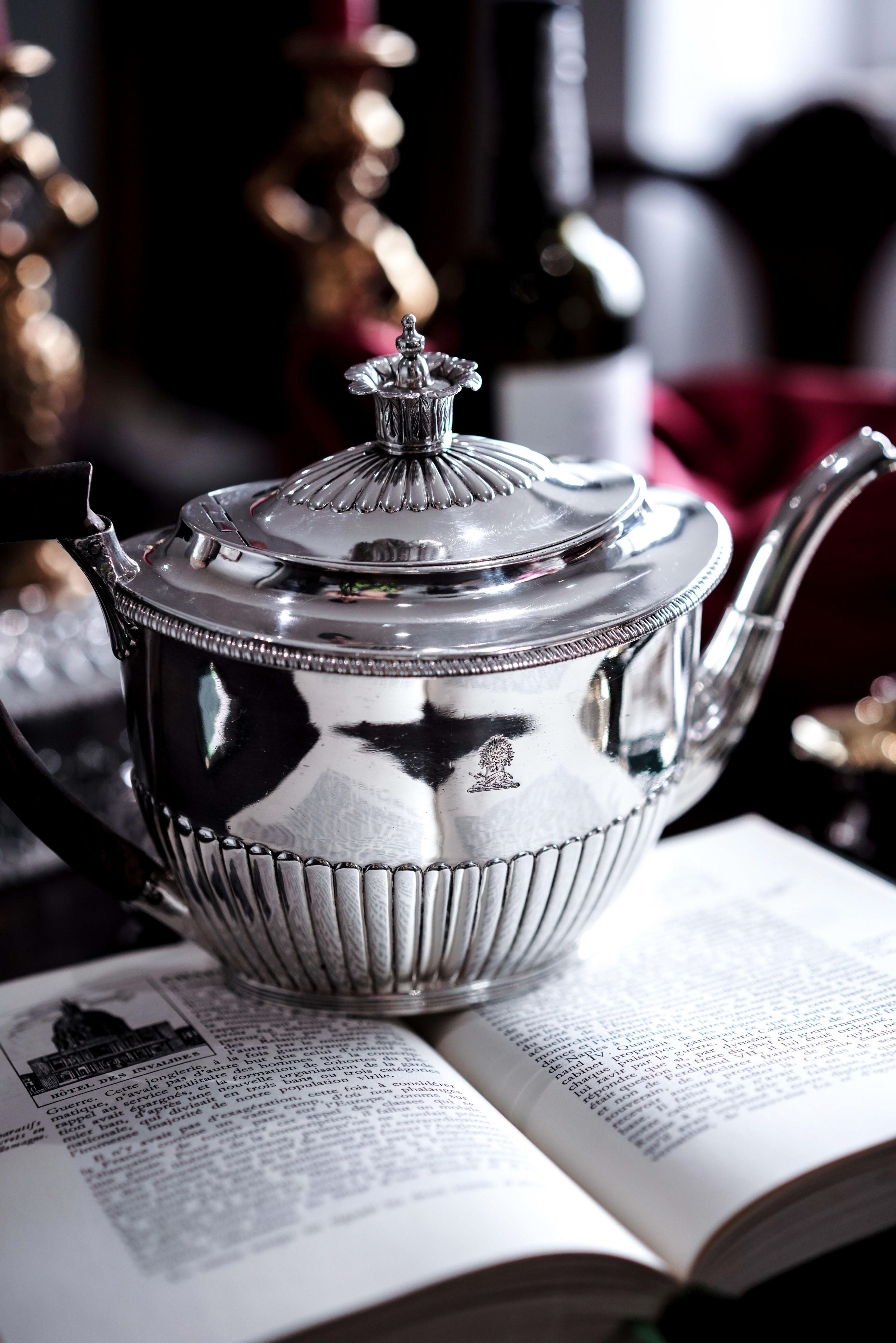 Antique Georgian Solid Silver Teapot with Coronet Finial Daniel Pontifex 1798 In Good Condition For Sale In London, GB
