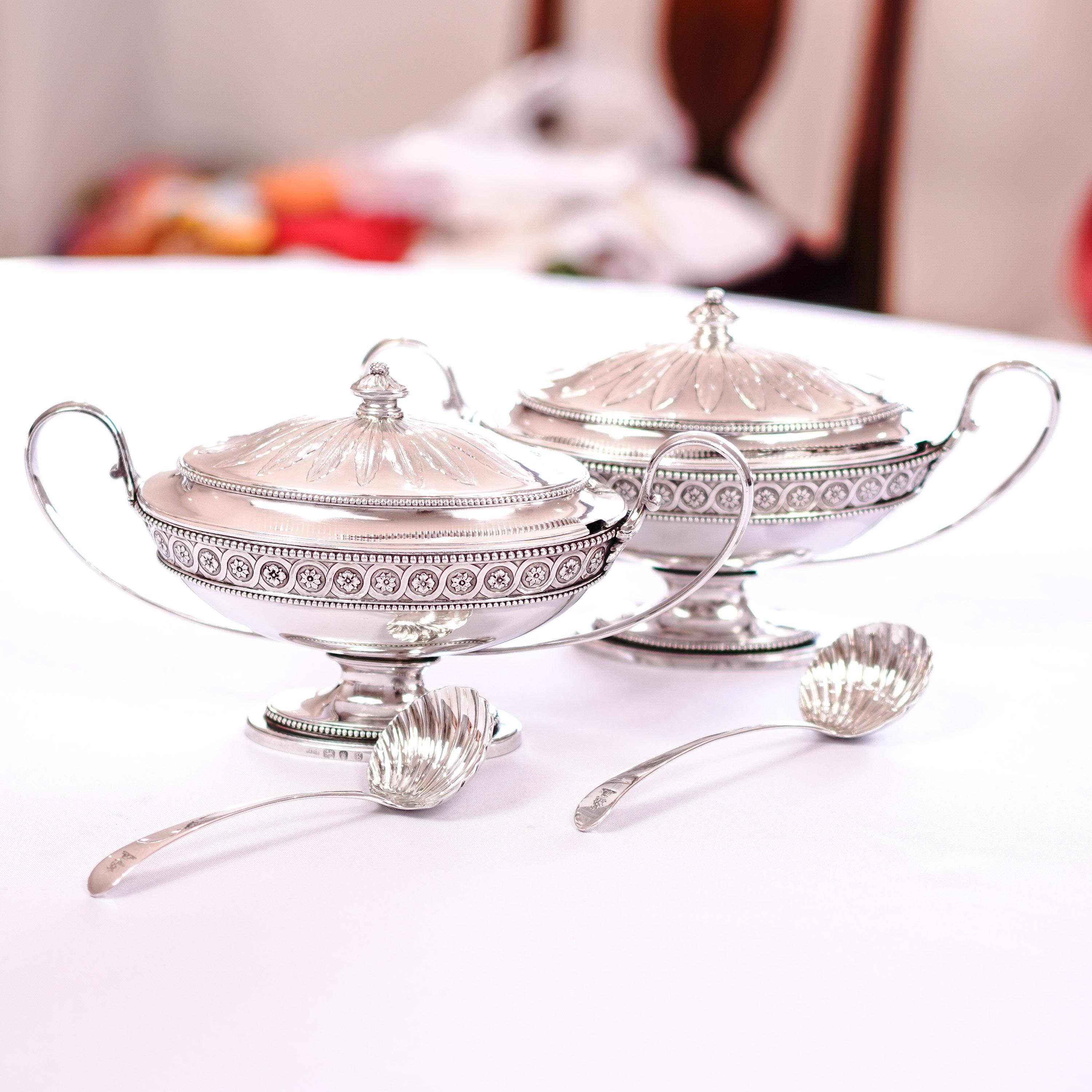 Antique Georgian Solid Sterling Silver Tureens Neoclassical Style - 1782 In Good Condition In London, GB