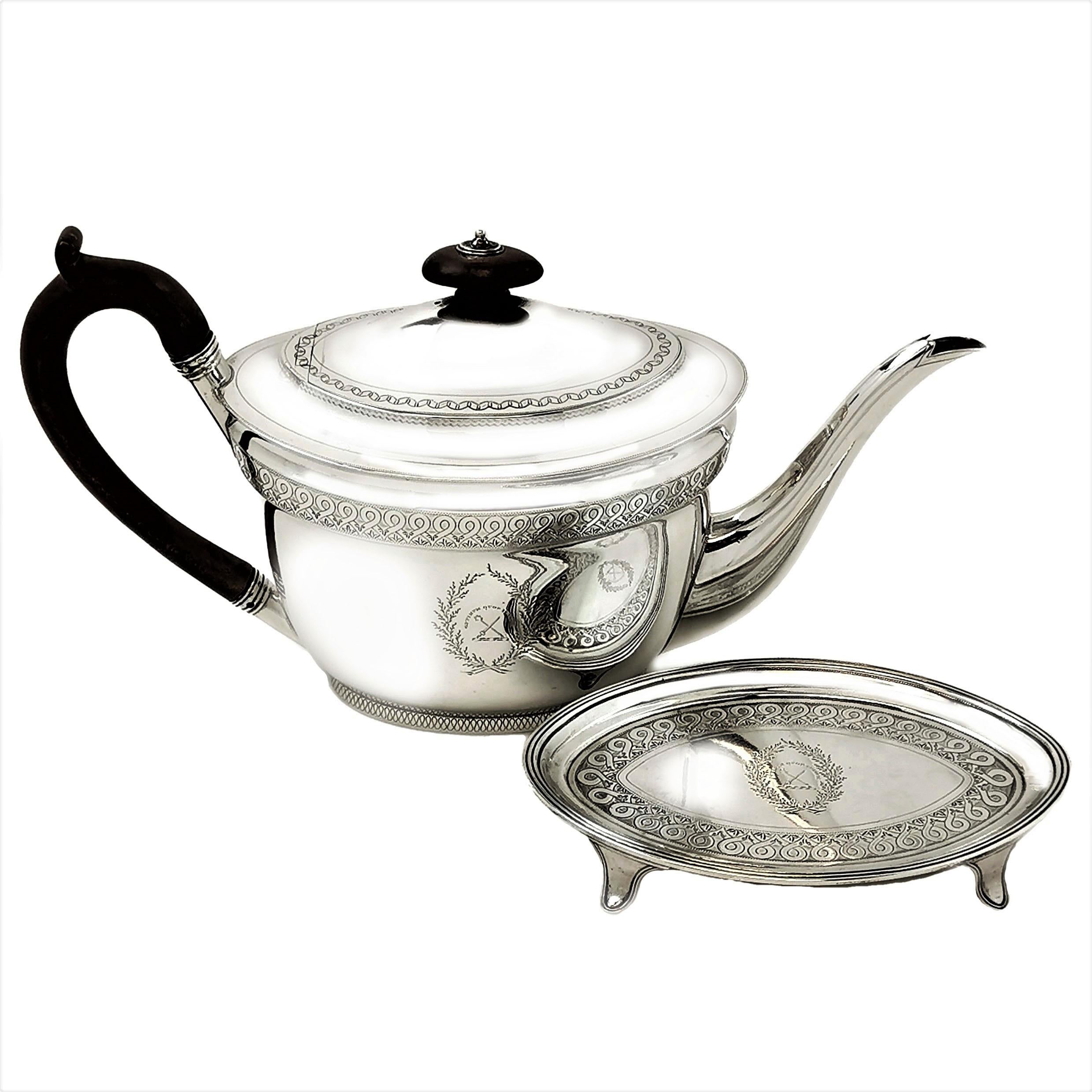 Antique Georgian Sterling Silver 4 Piece Tea Set 1800 Teapot on Tray In Good Condition In London, GB